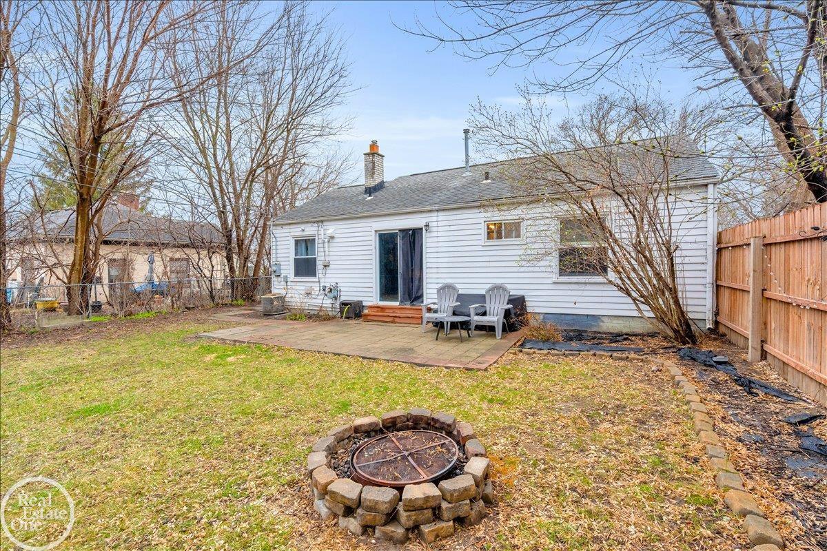 21800 Maple Avenue, Saint Clair Shores, MI, 48081