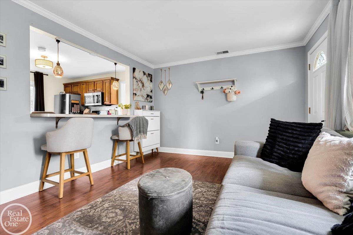 21800 Maple Avenue, Saint Clair Shores, MI, 48081