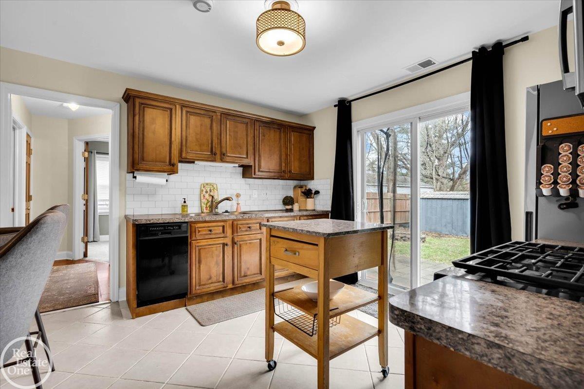 21800 Maple Avenue, Saint Clair Shores, MI, 48081