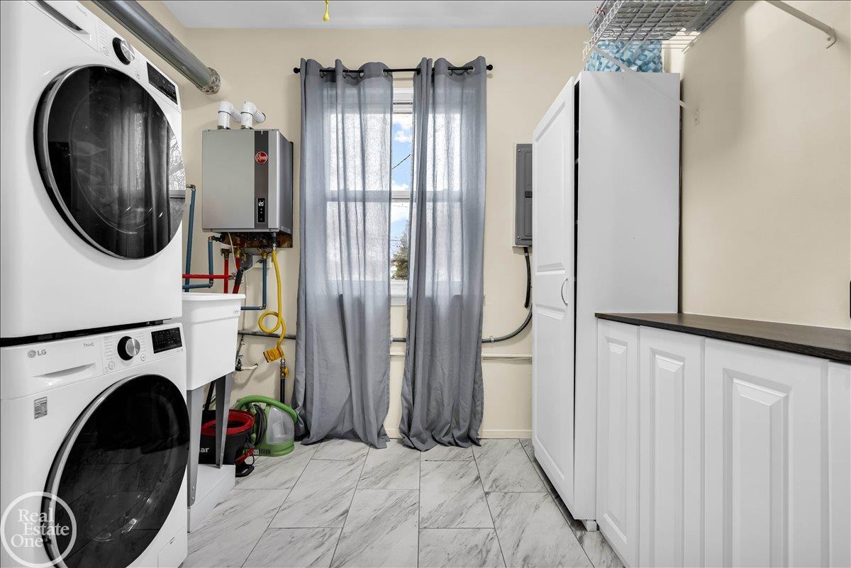 21800 Maple Avenue, Saint Clair Shores, MI, 48081