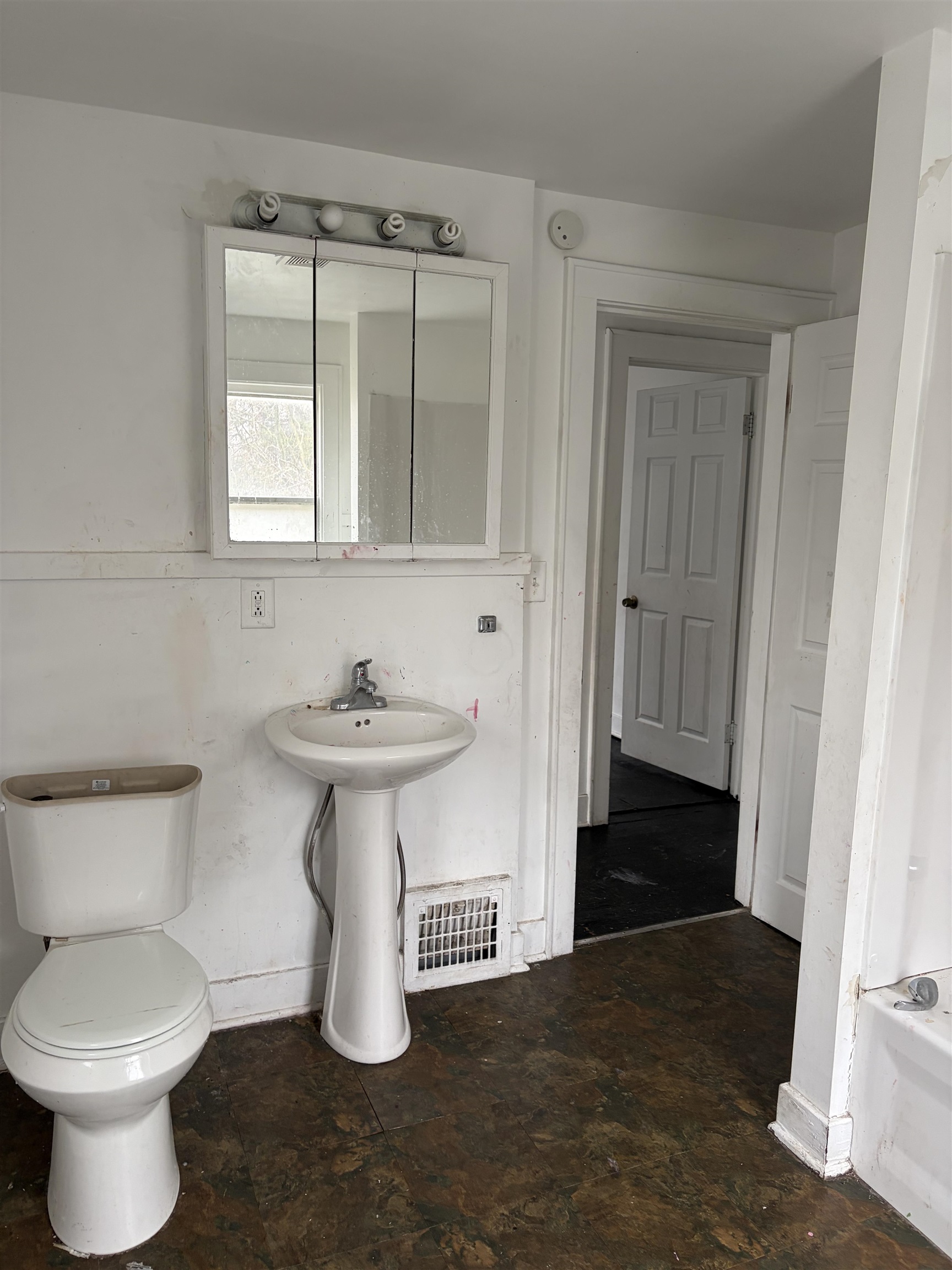 1115 Porter Street, Lansing, MI, 48906-5422