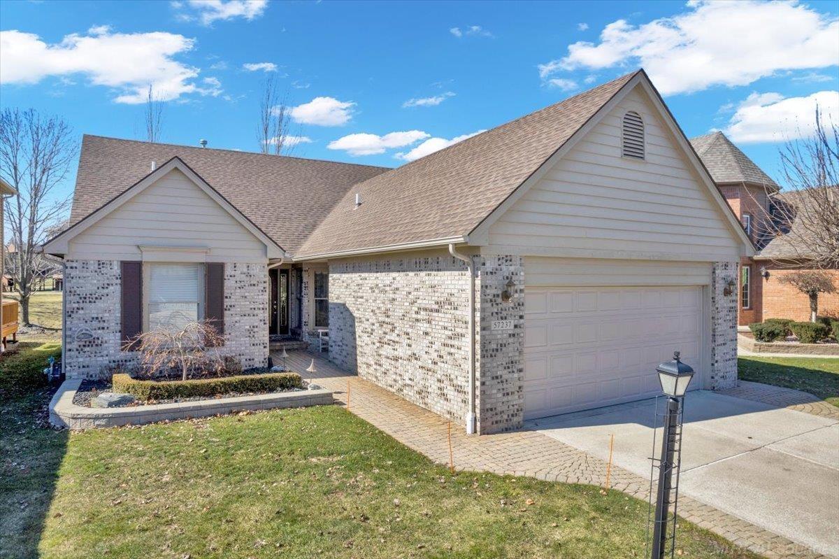 2329 Woodridge Dr Drive, Adrian, MI, 49221