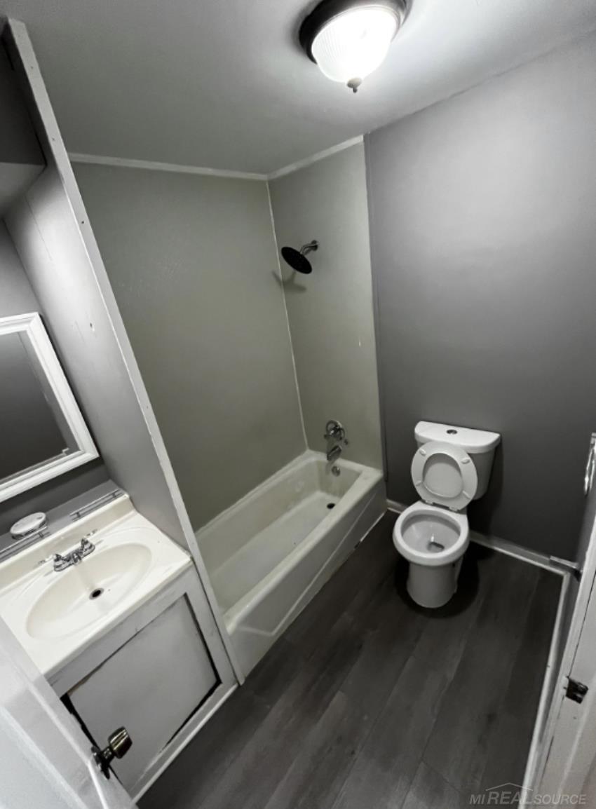 8647 Chalmers Avenue, Warren, MI, 48089