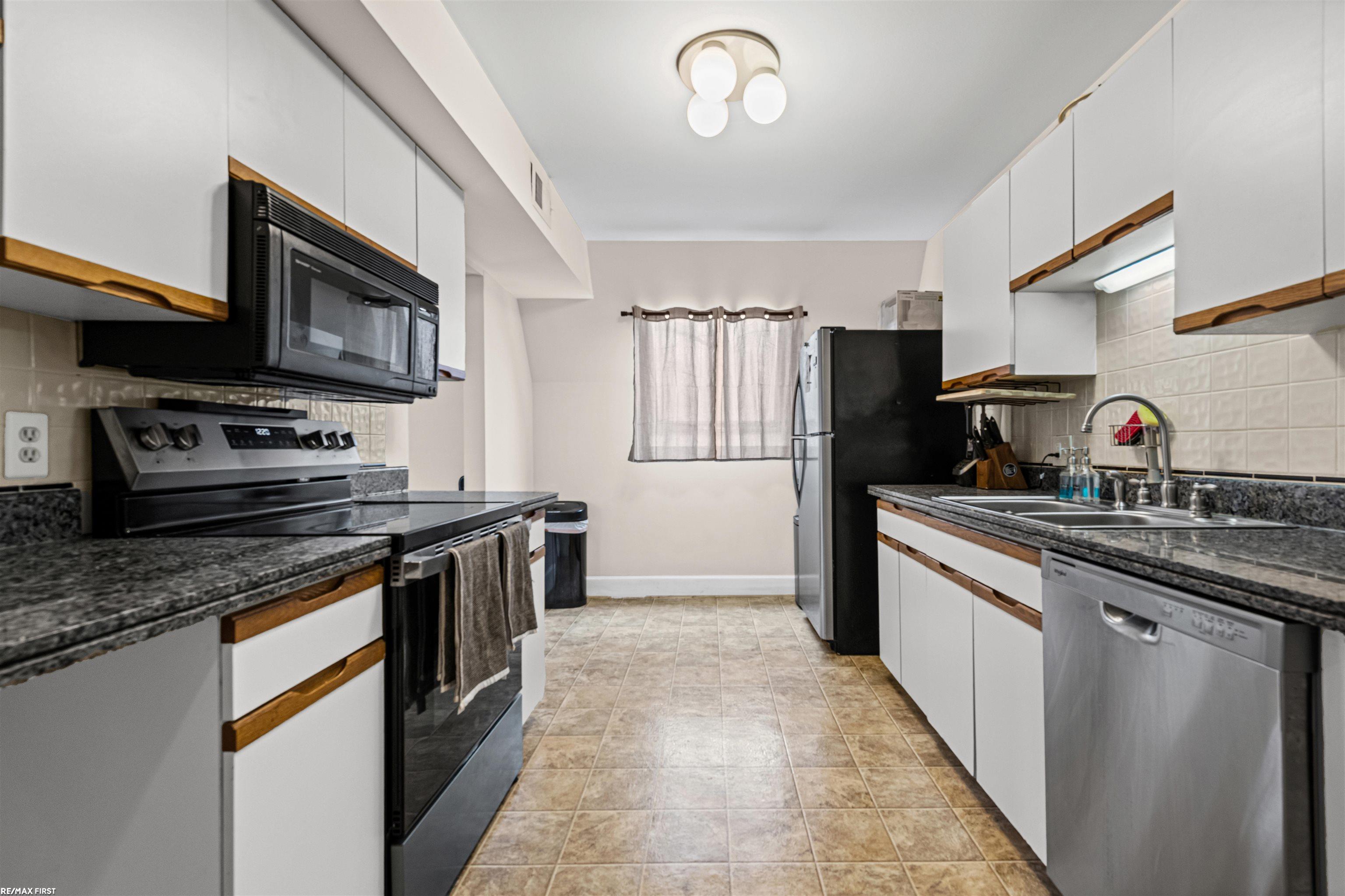 42375 Lochmoor Street, Clinton Township, MI, 48038