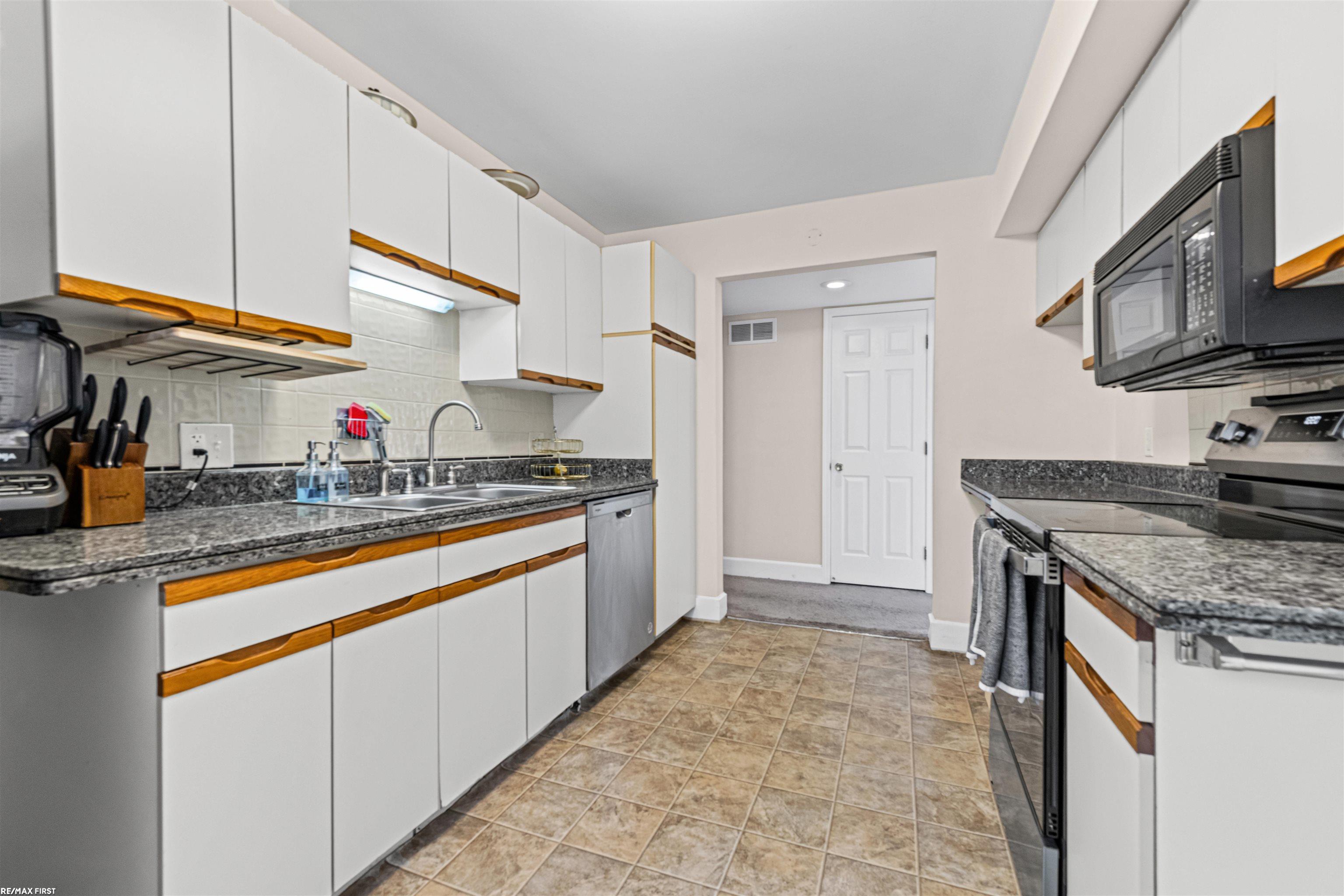 42375 Lochmoor Street, Clinton Township, MI, 48038