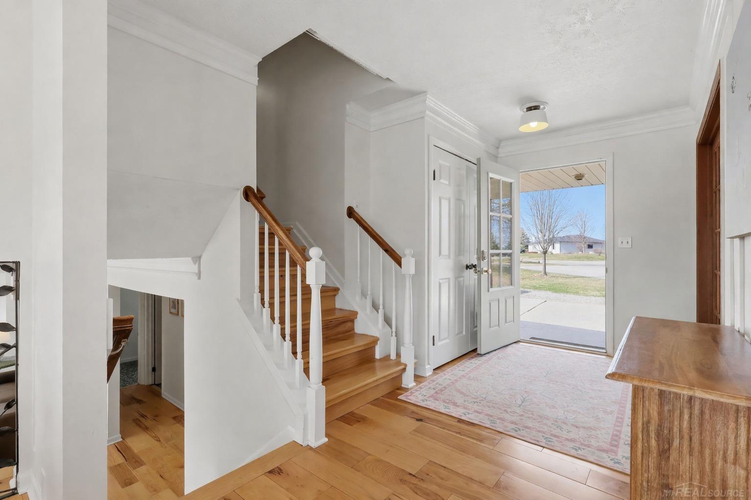 495 Lakes Edge Drive, Oxford, MI, 48371