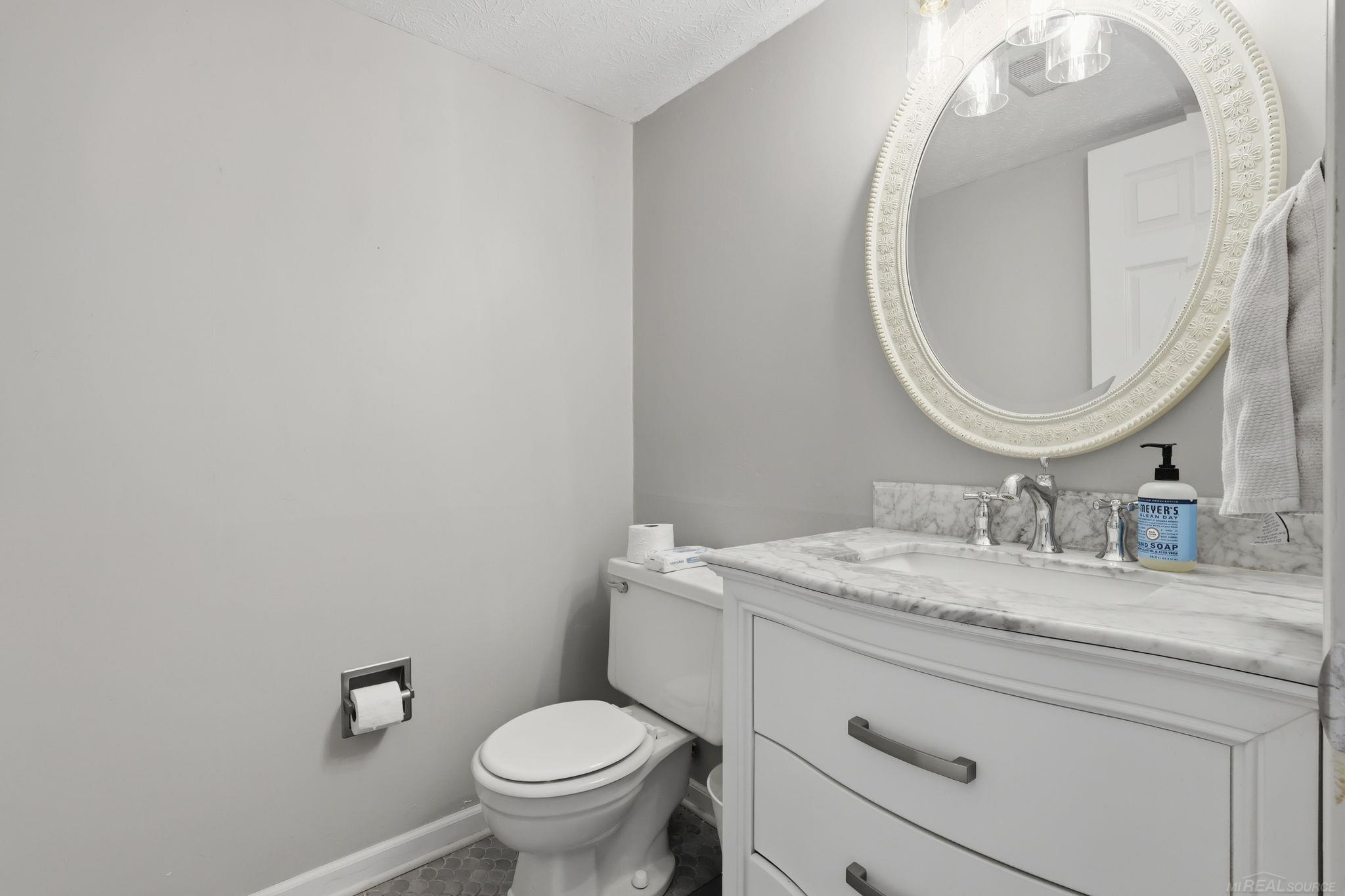 495 Lakes Edge Drive, Oxford, MI, 48371