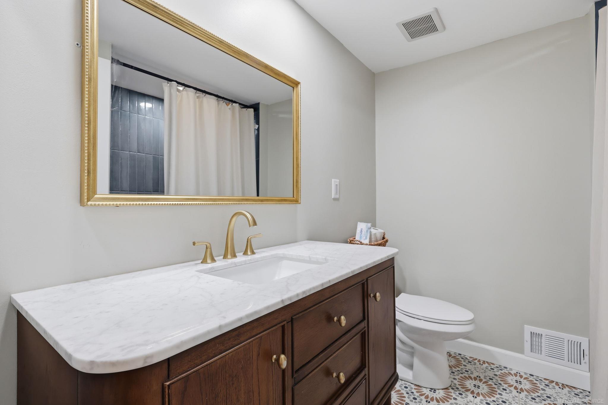 495 Lakes Edge Drive, Oxford, MI, 48371