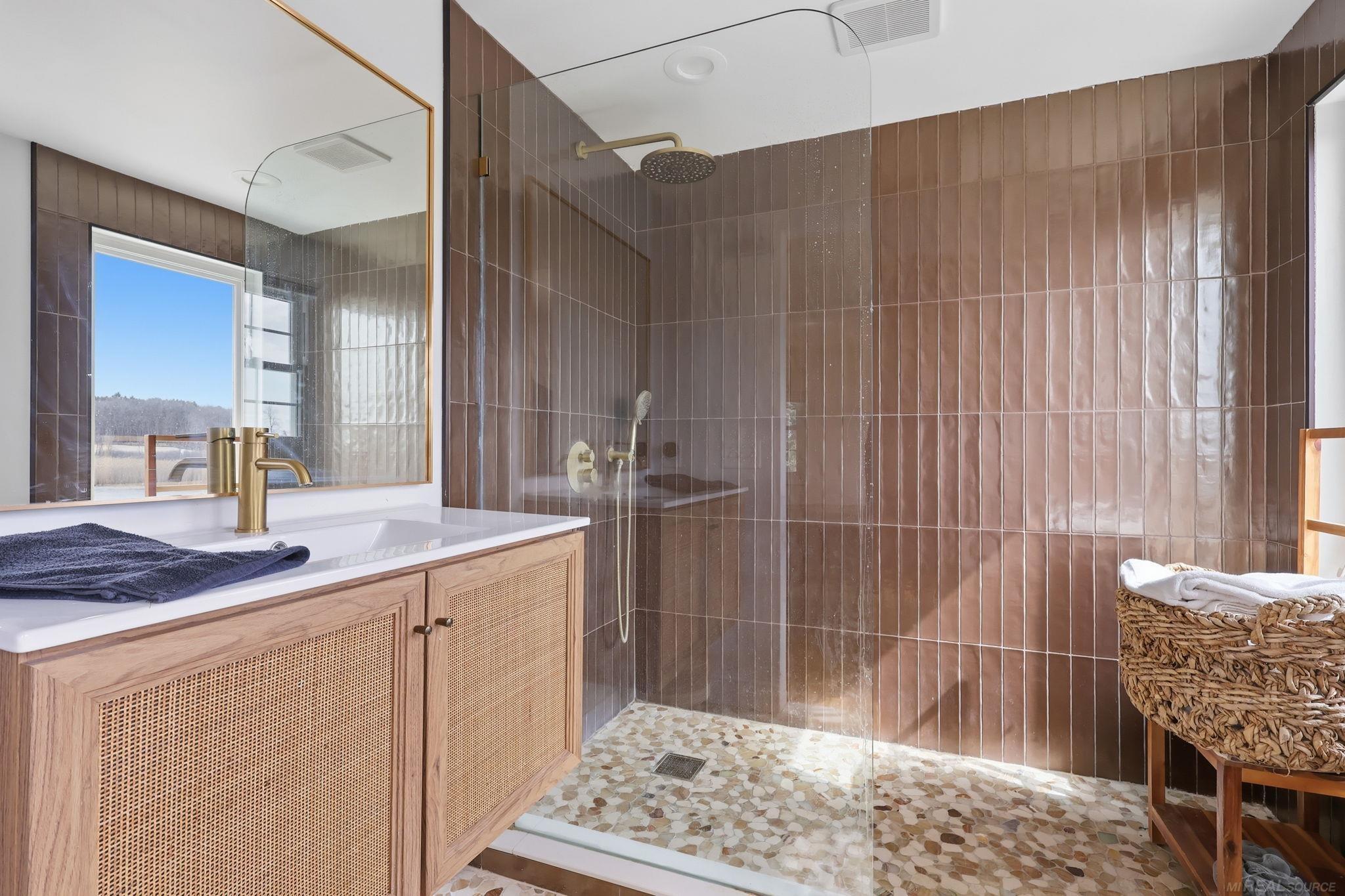 495 Lakes Edge Drive, Oxford, MI, 48371