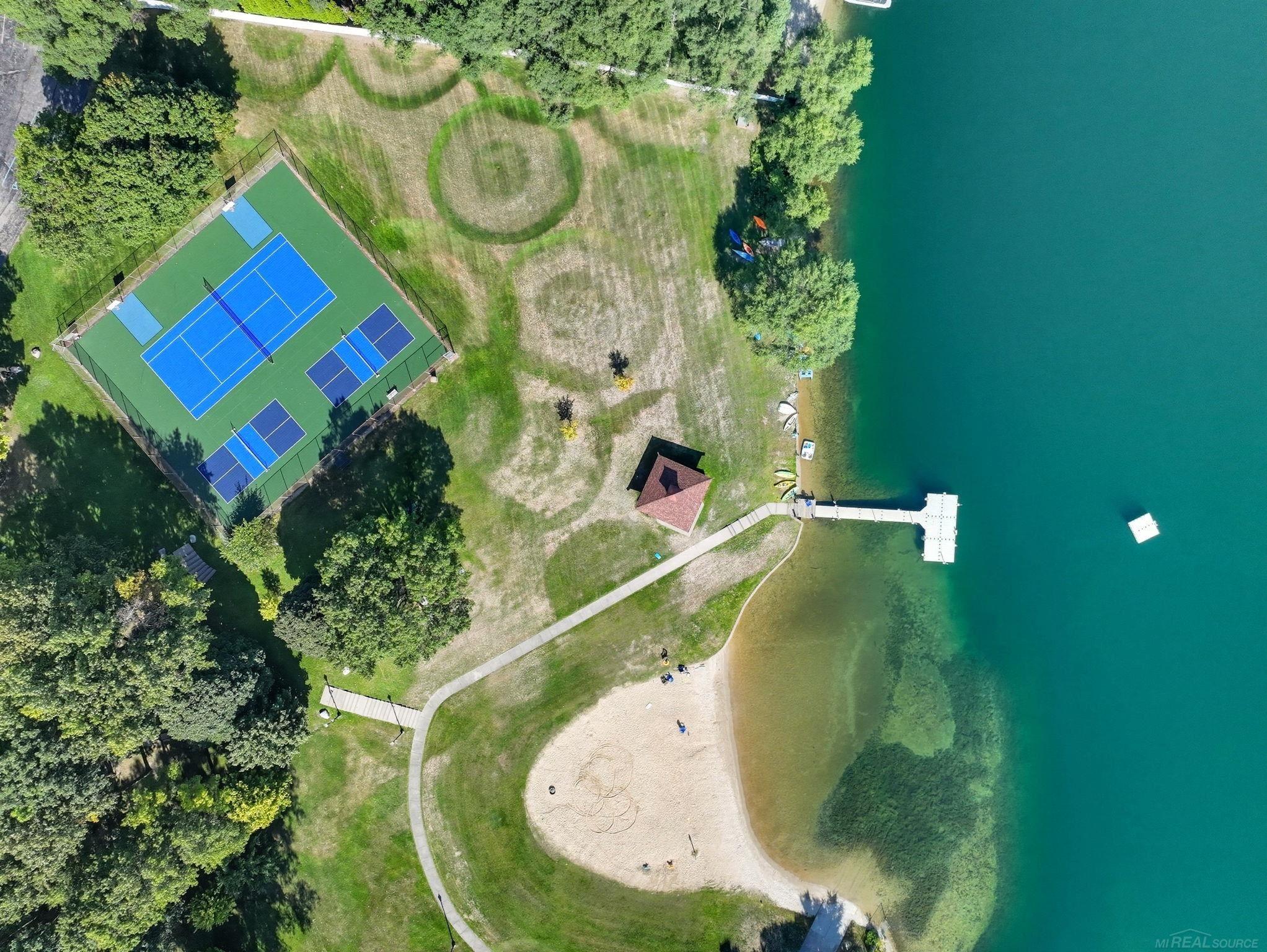 495 Lakes Edge Drive, Oxford, MI, 48371