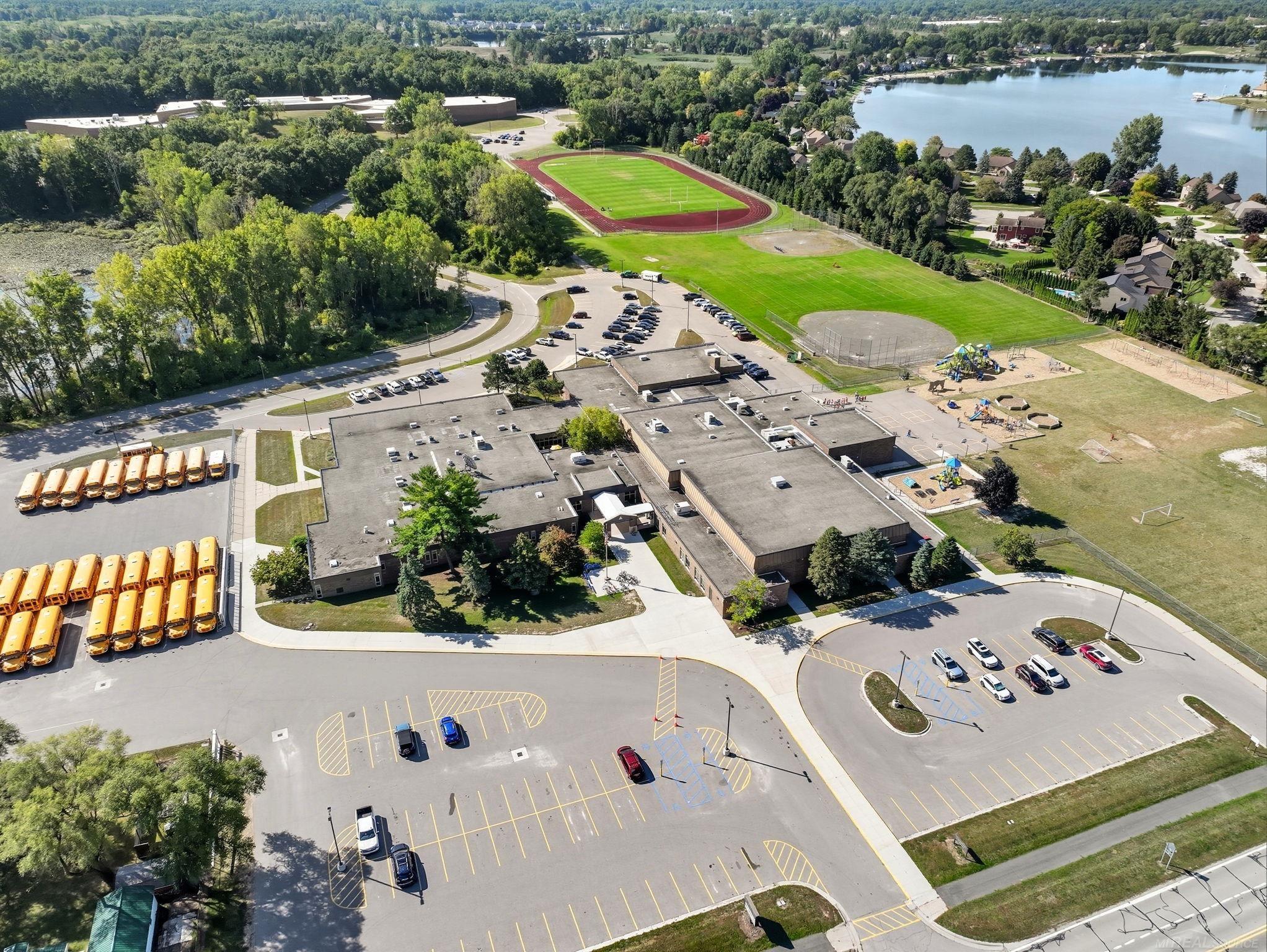 495 Lakes Edge Drive, Oxford, MI, 48371