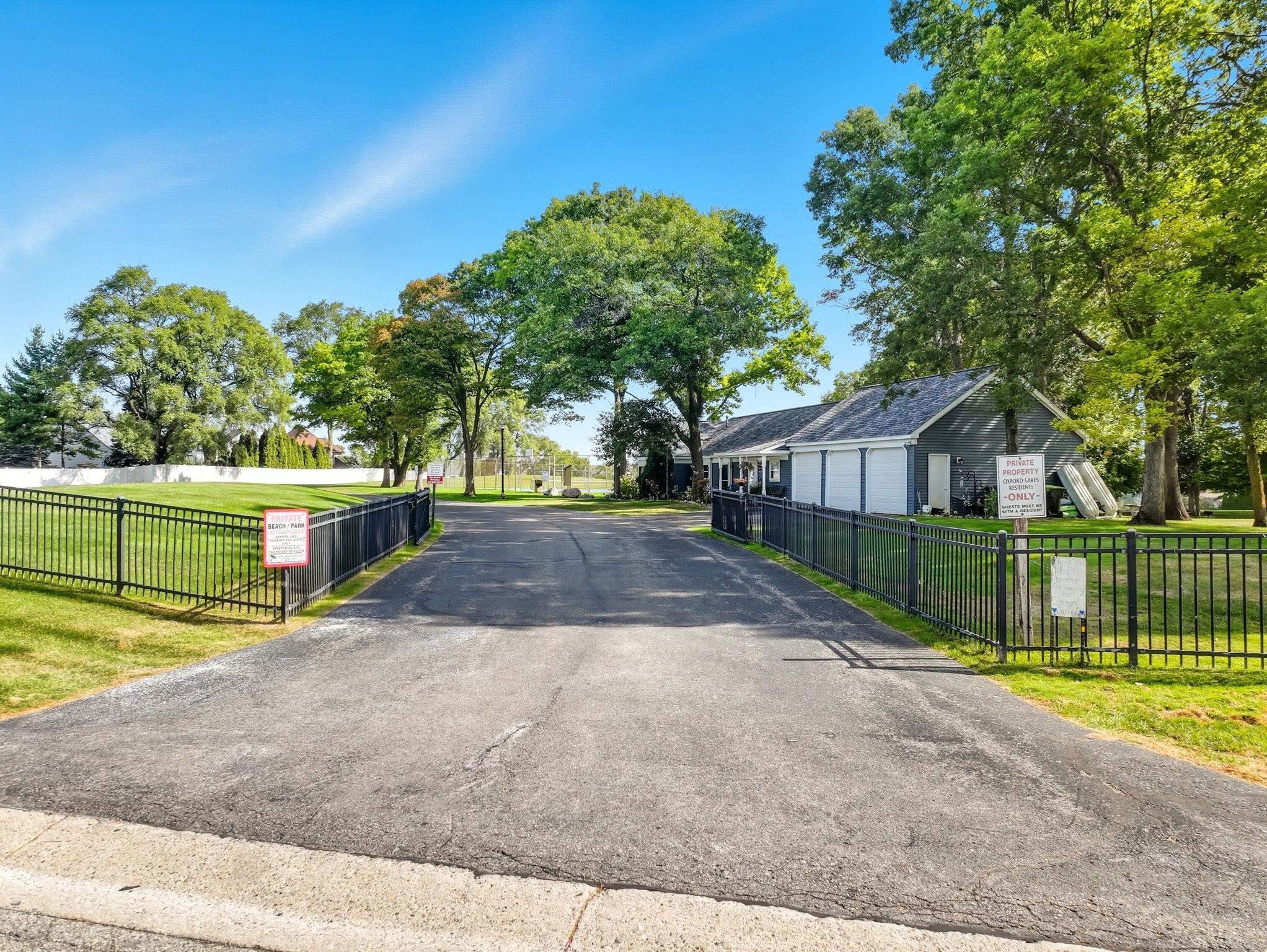 495 Lakes Edge Drive, Oxford, MI, 48371