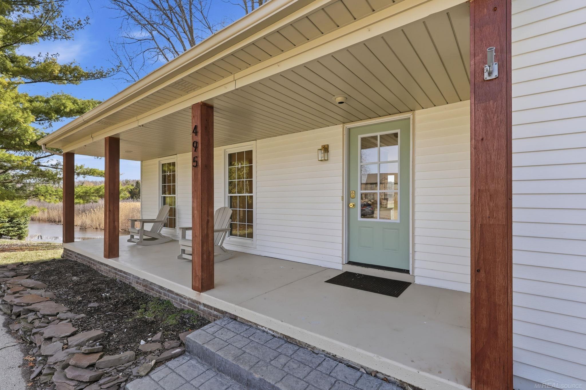 495 Lakes Edge Drive, Oxford, MI, 48371