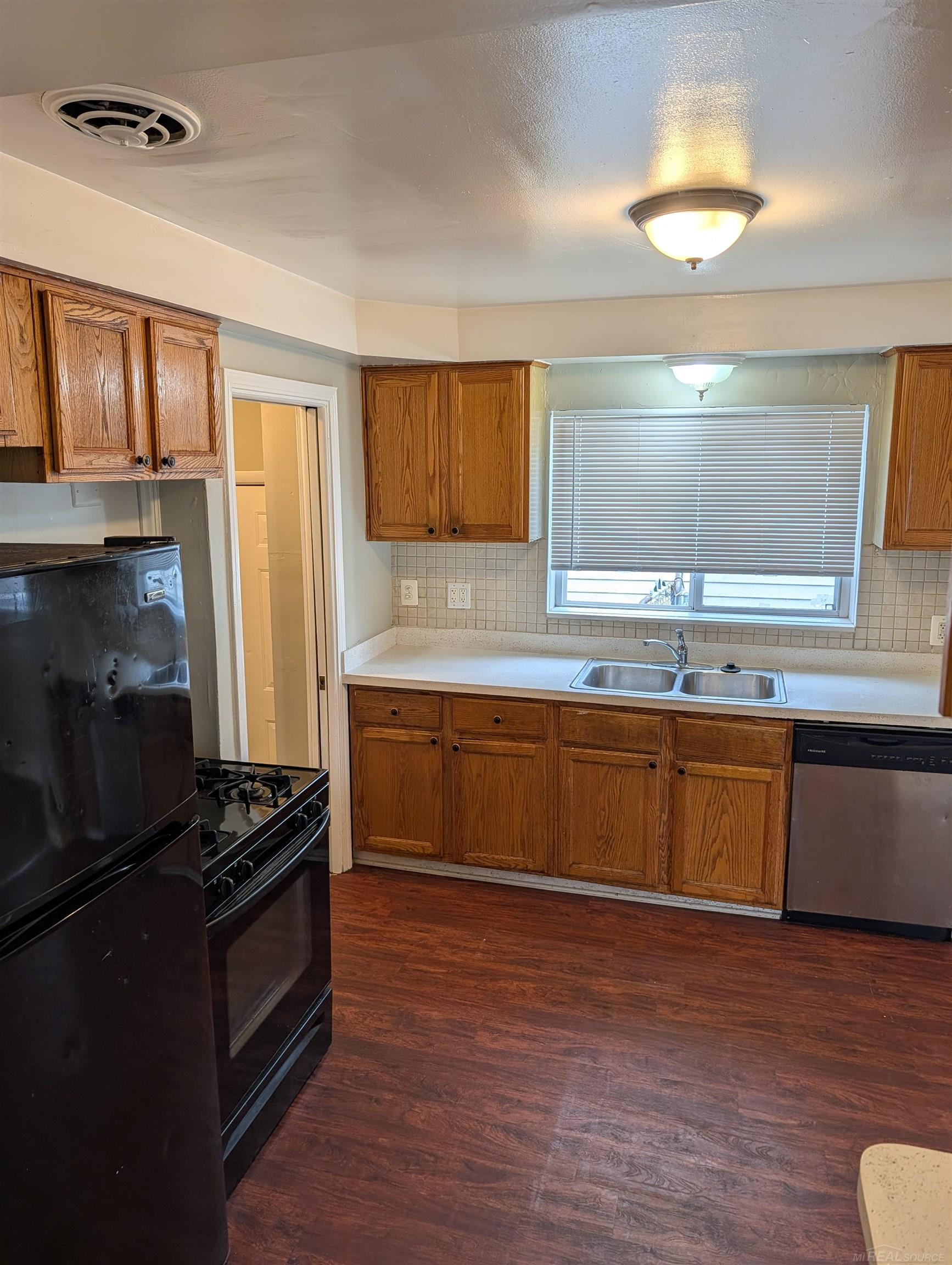 24876 Dale Street, Eastpointe, MI, 48021