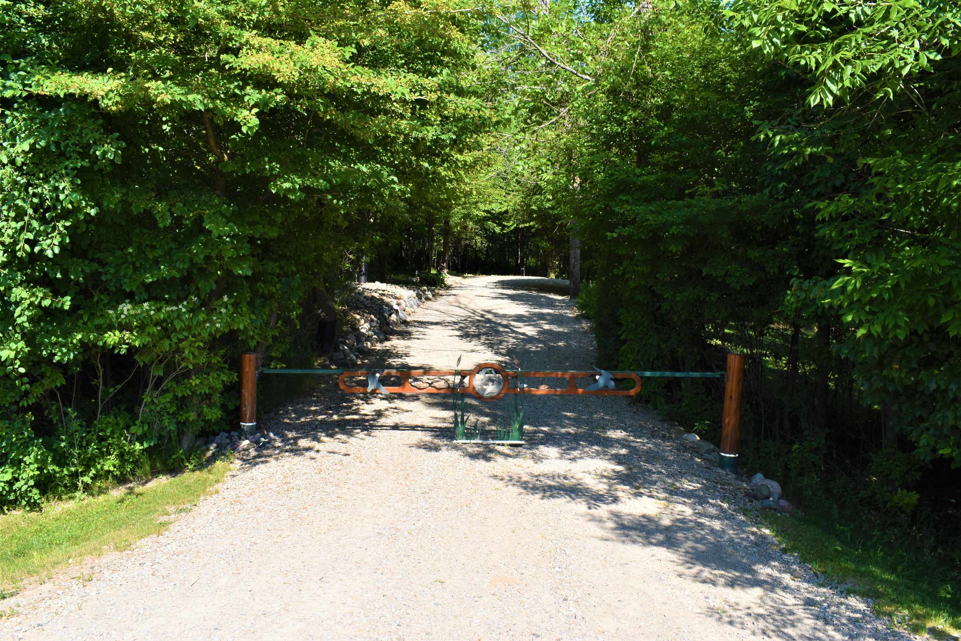 <p><i>Your Next Home Is Calling</i></p>