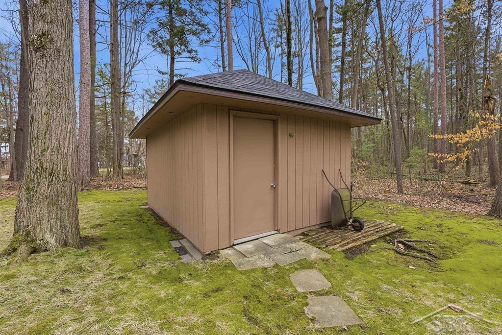 547 W Peterson Drive, Sanford, MI, 48657