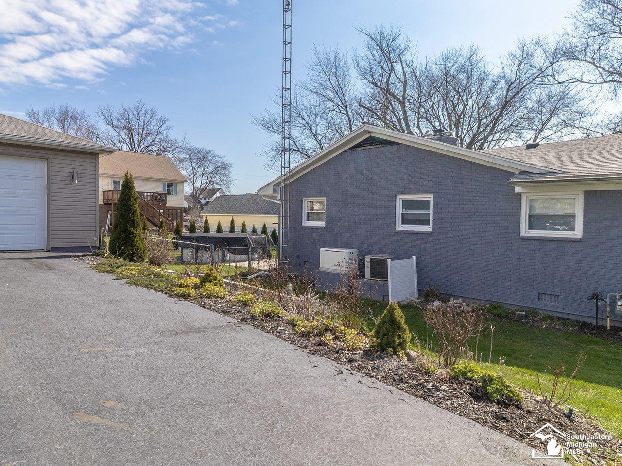 6368 Avenue D Avenue, La Salle, MI, 48145