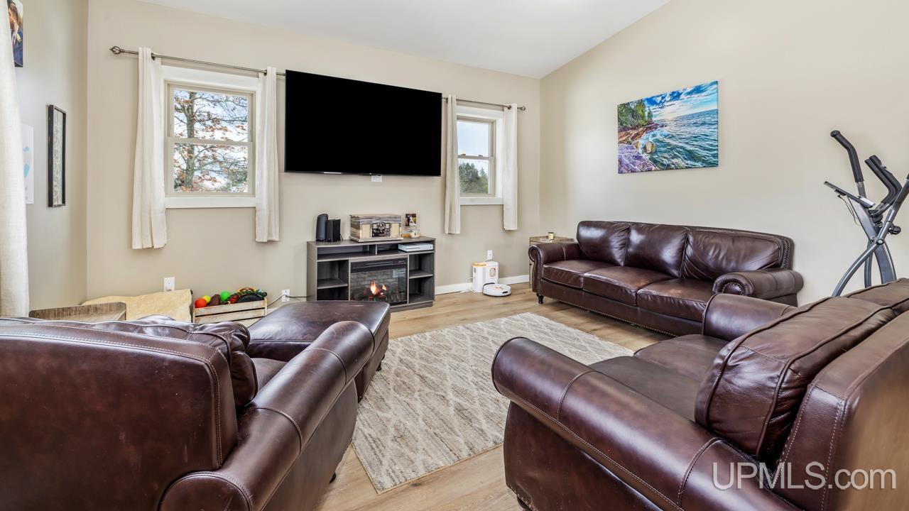 15 Wintergreen Circle, Gladstone, MI, 49837