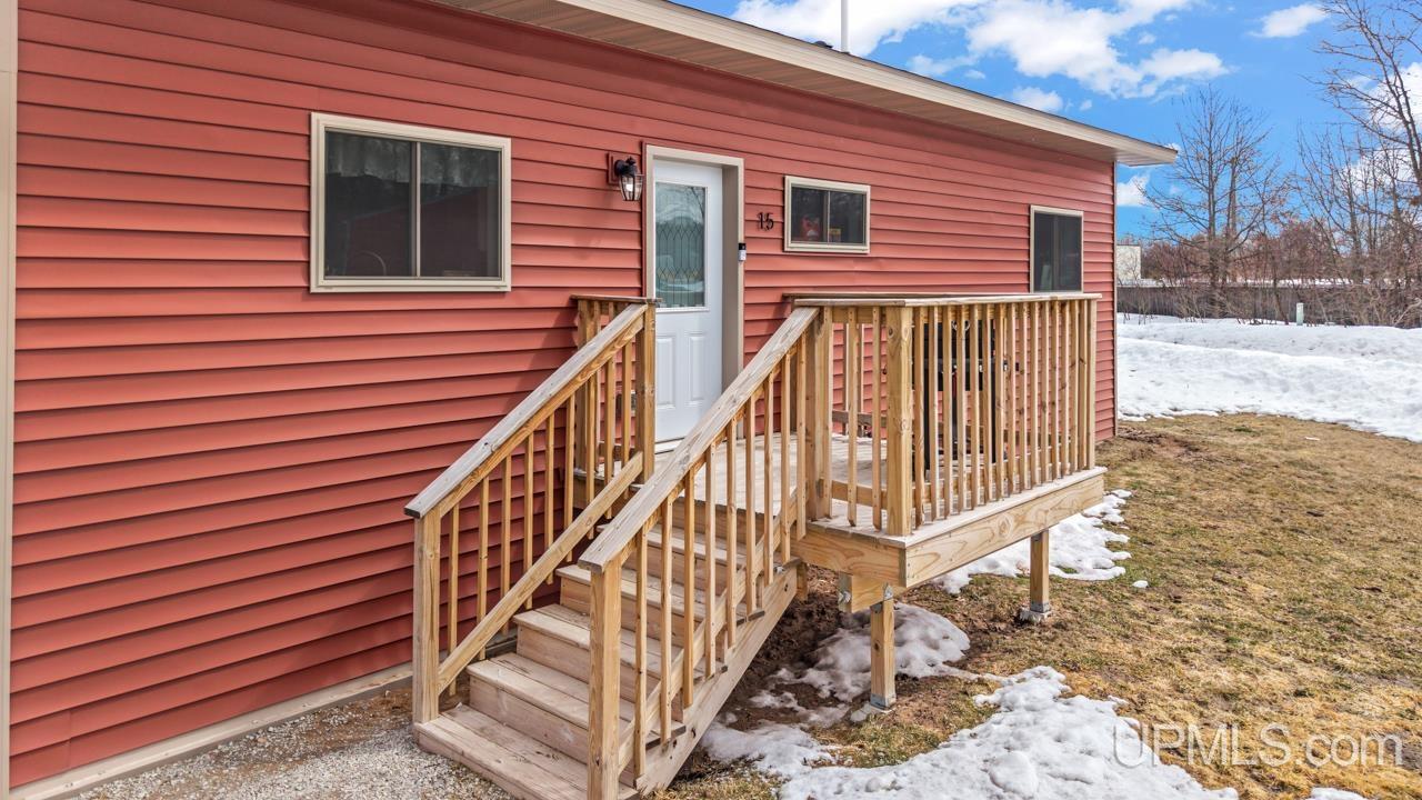 15 Wintergreen Circle, Gladstone, MI, 49837