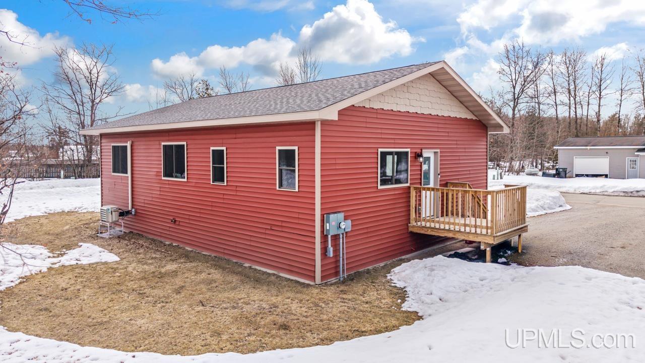 15 Wintergreen Circle, Gladstone, MI, 49837