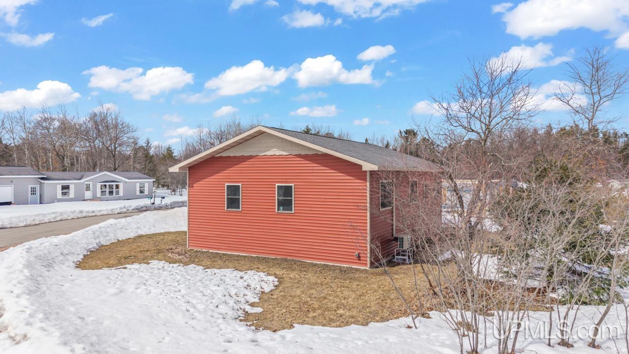 15 Wintergreen Circle, Gladstone, MI, 49837