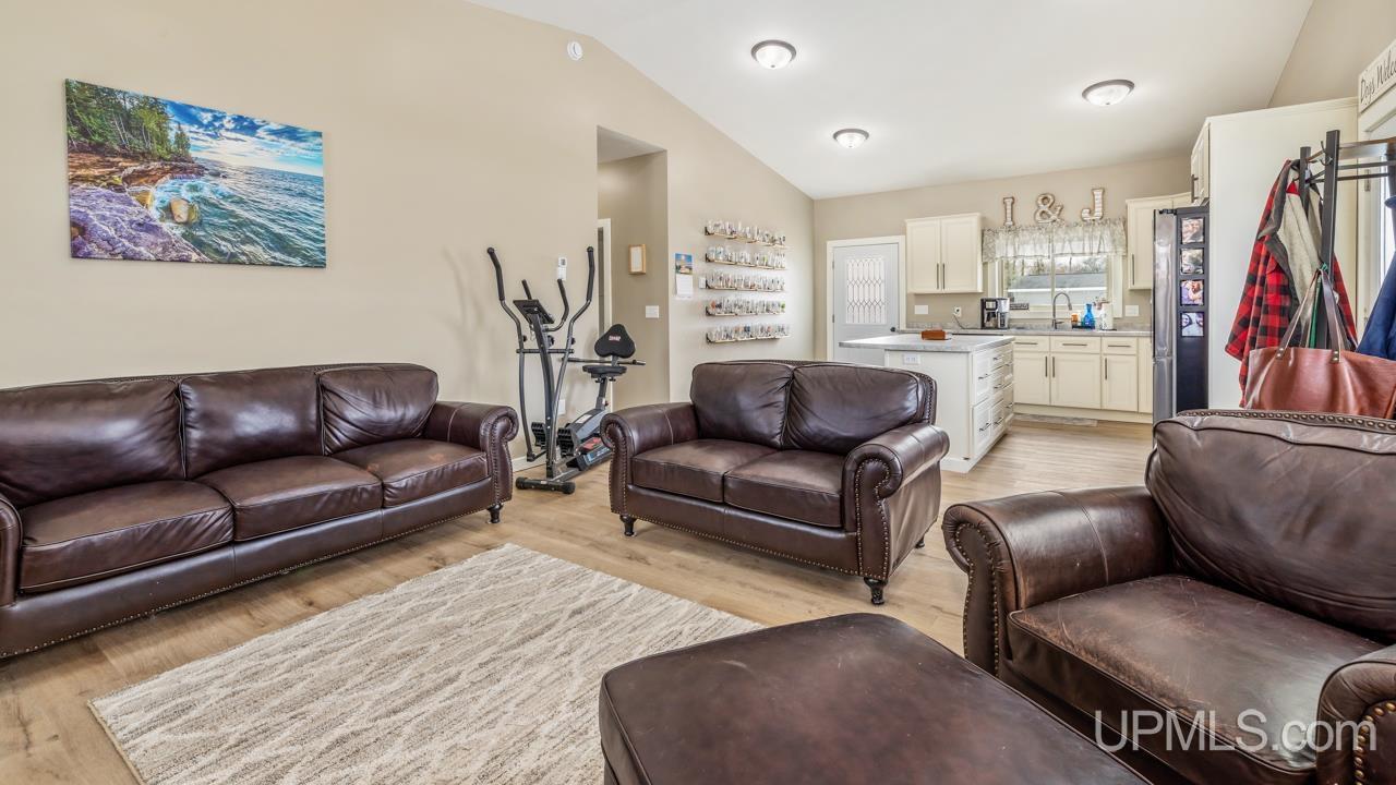 15 Wintergreen Circle, Gladstone, MI, 49837