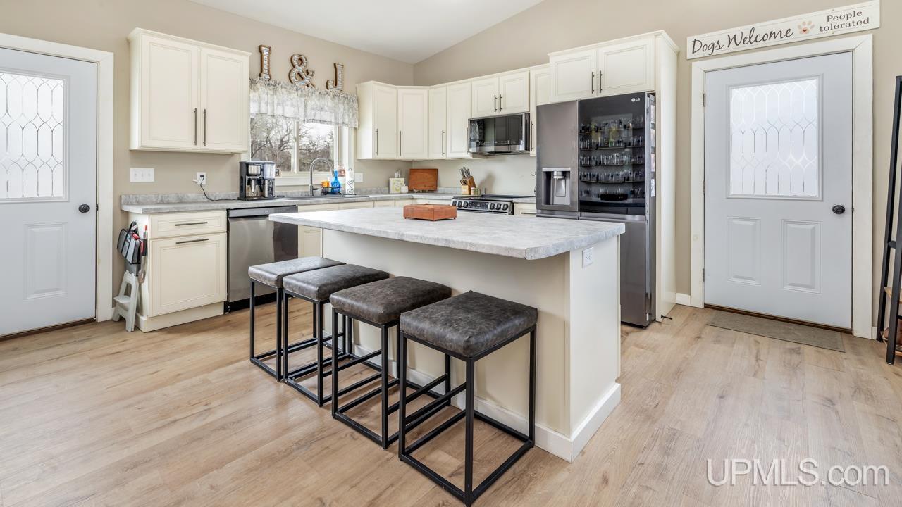 15 Wintergreen Circle, Gladstone, MI, 49837