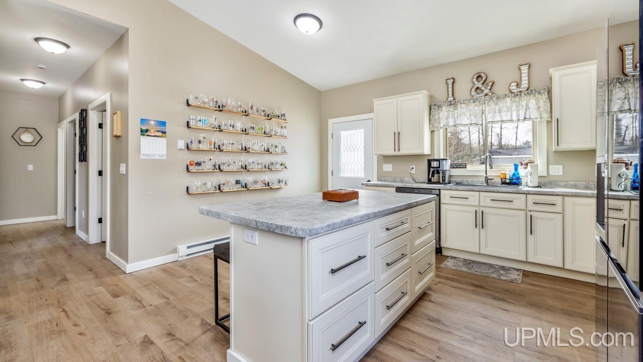 15 Wintergreen Circle, Gladstone, MI, 49837