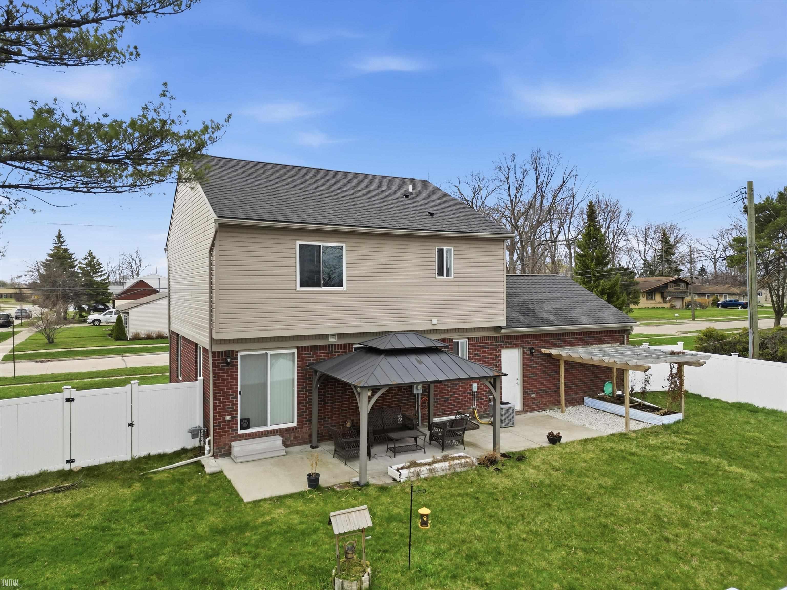 506 W Woodside Avenue, Madison Heights, MI, 48071