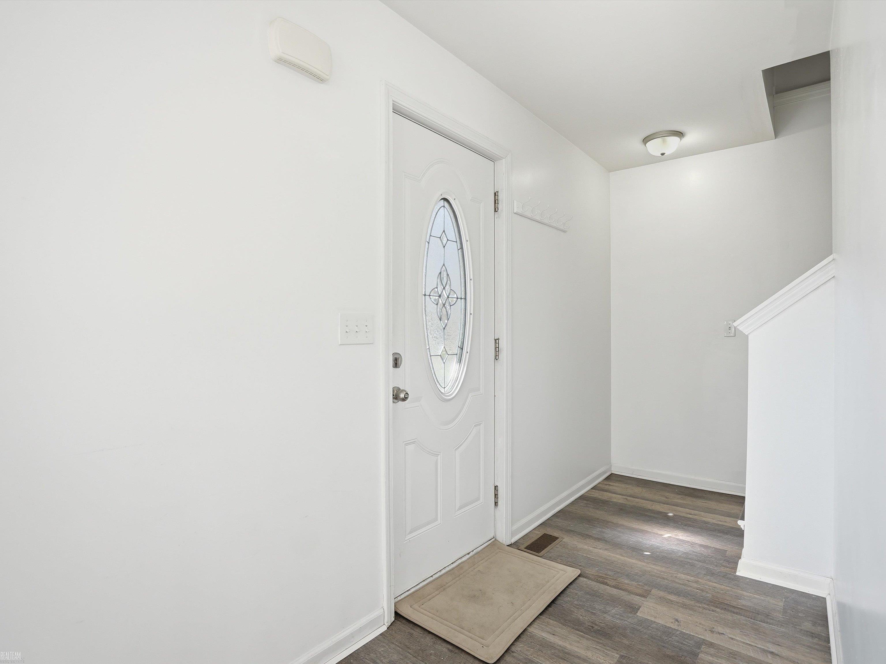 506 W Woodside Avenue, Madison Heights, MI, 48071