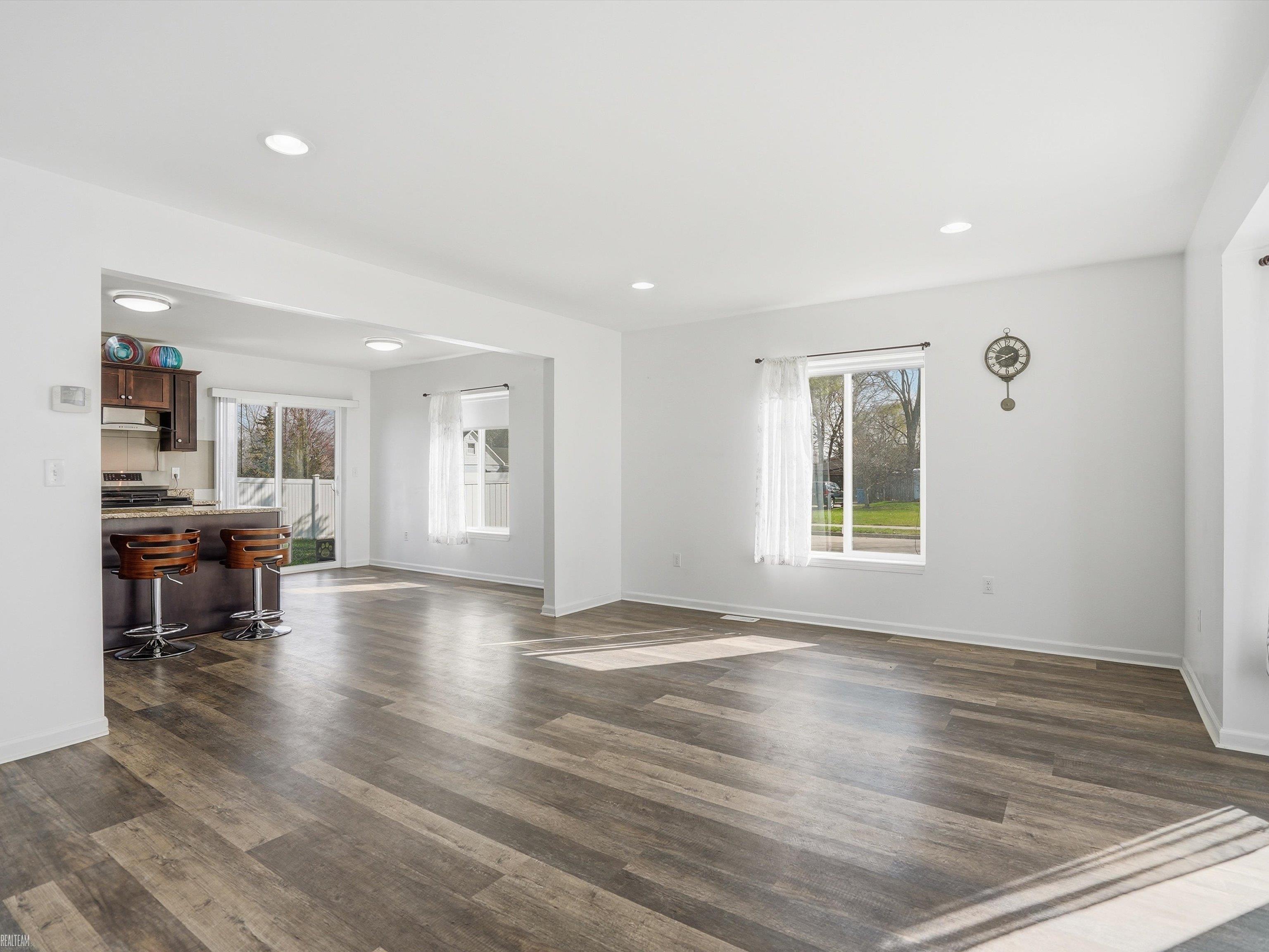 506 W Woodside Avenue, Madison Heights, MI, 48071