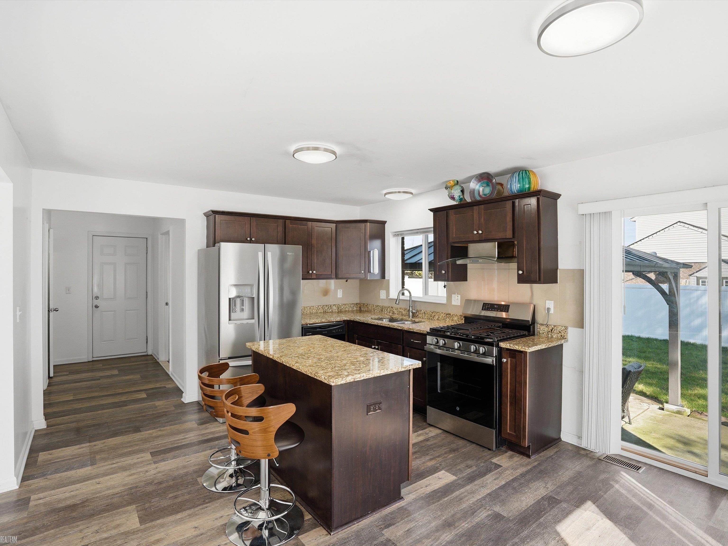 506 W Woodside Avenue, Madison Heights, MI, 48071