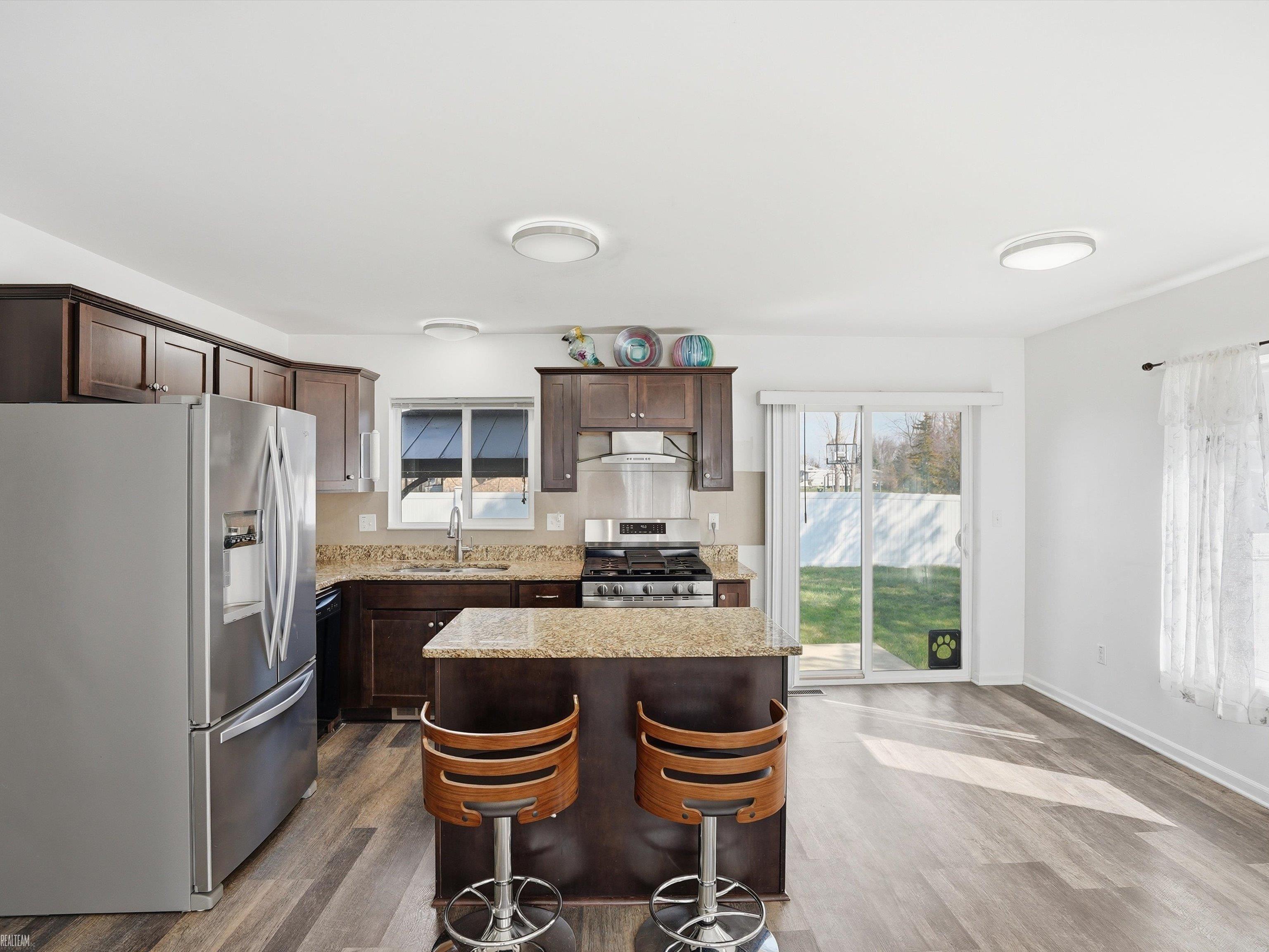 506 W Woodside Avenue, Madison Heights, MI, 48071