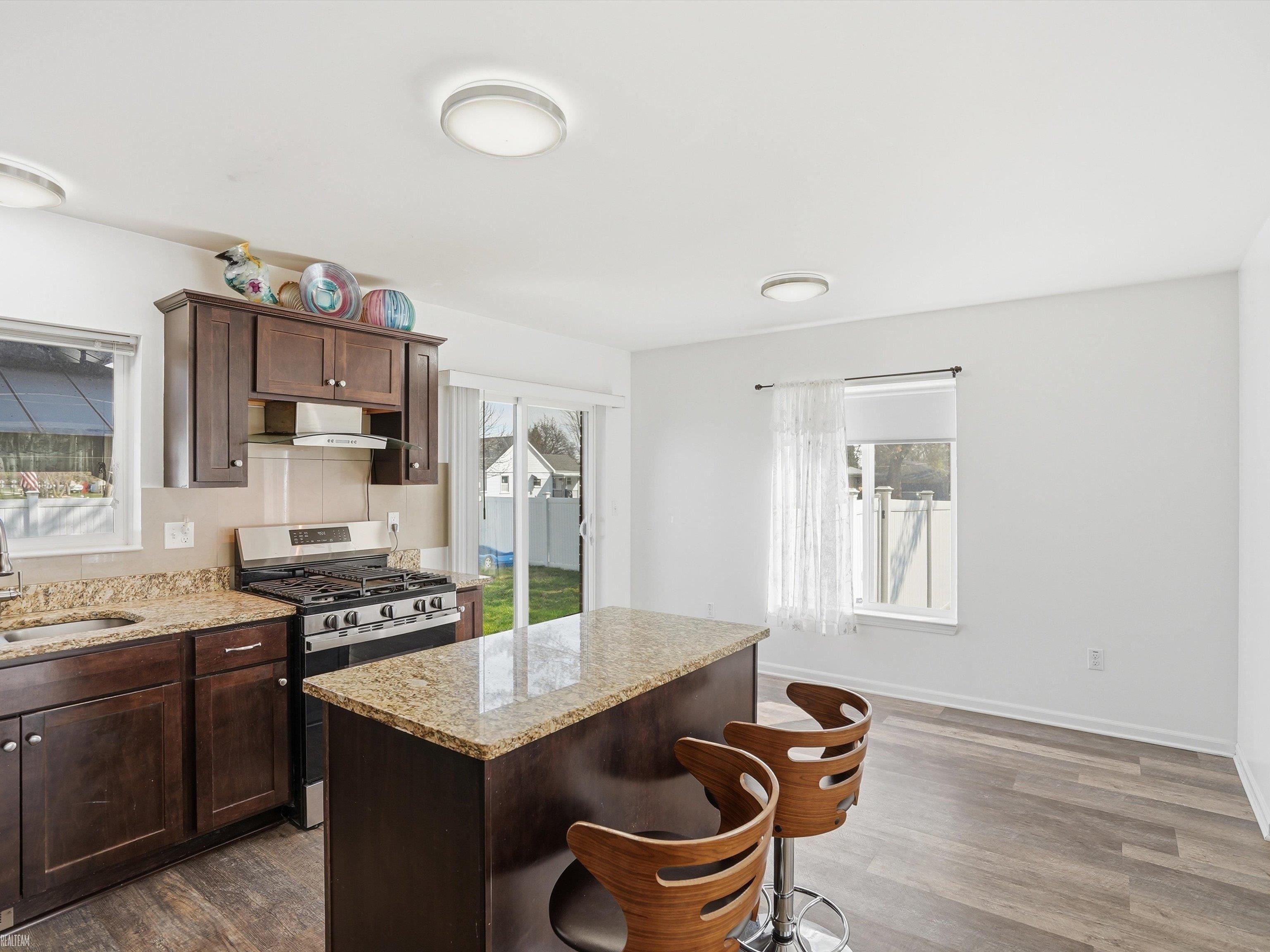 506 W Woodside Avenue, Madison Heights, MI, 48071