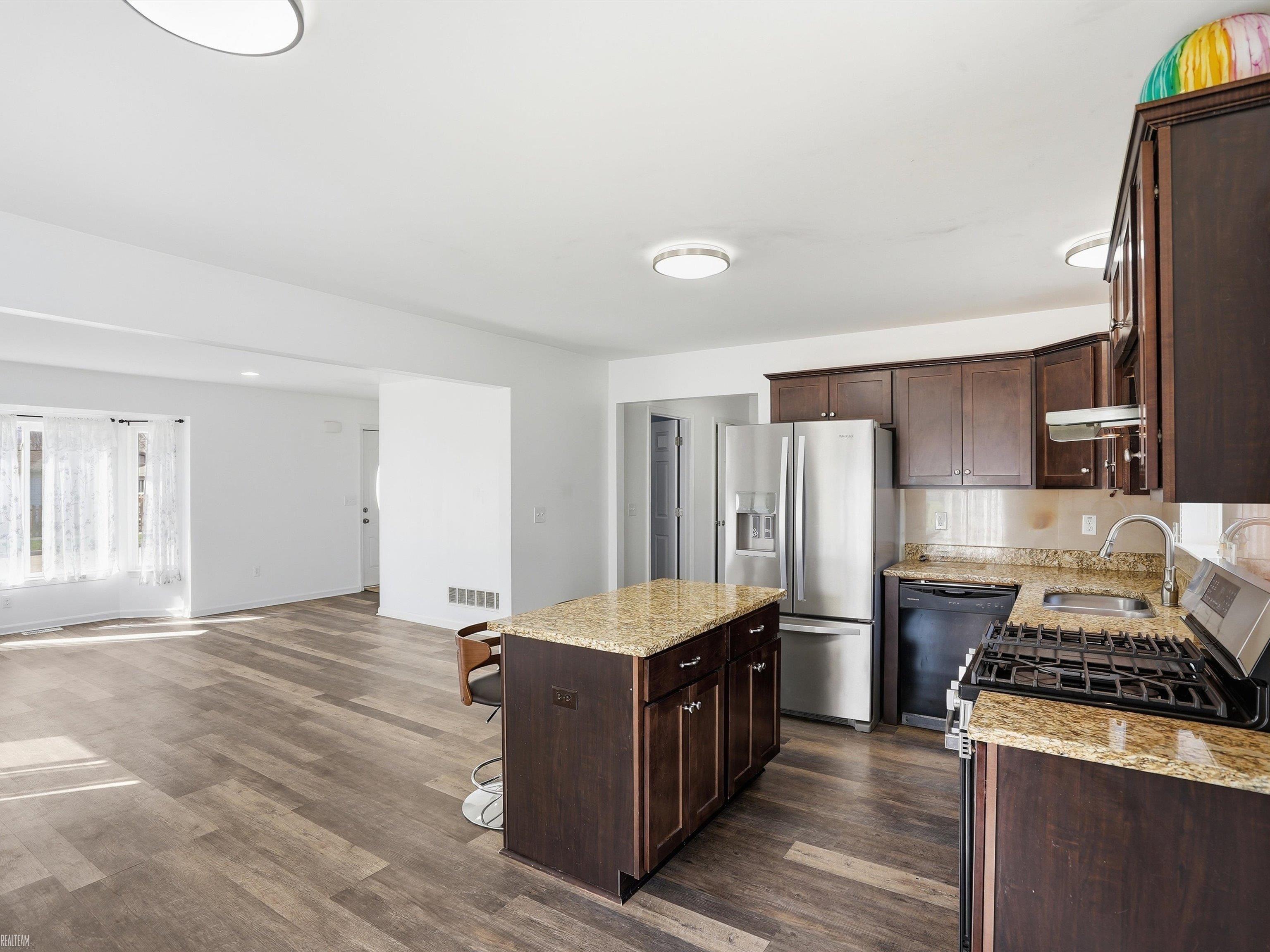 506 W Woodside Avenue, Madison Heights, MI, 48071