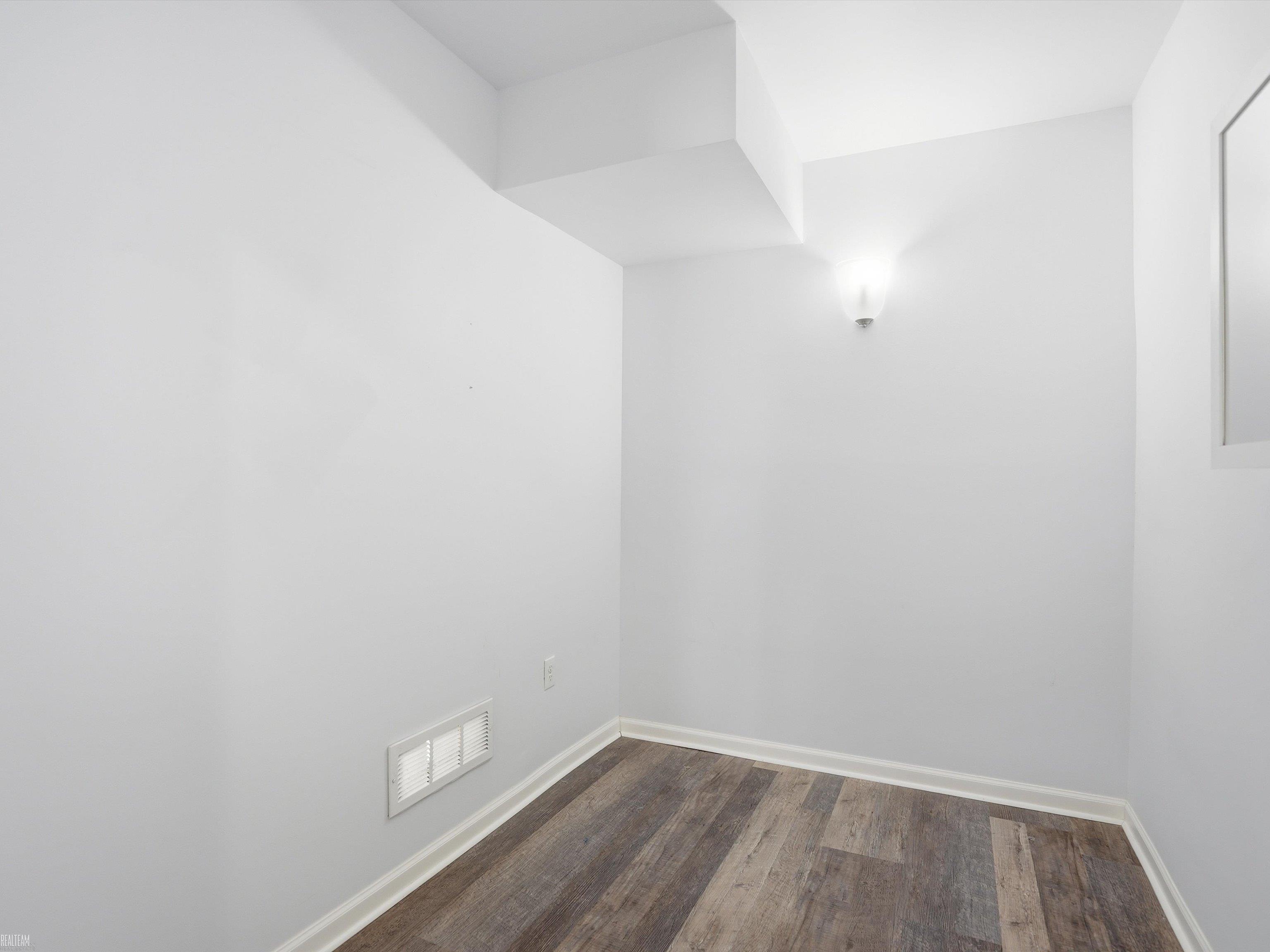 506 W Woodside Avenue, Madison Heights, MI, 48071