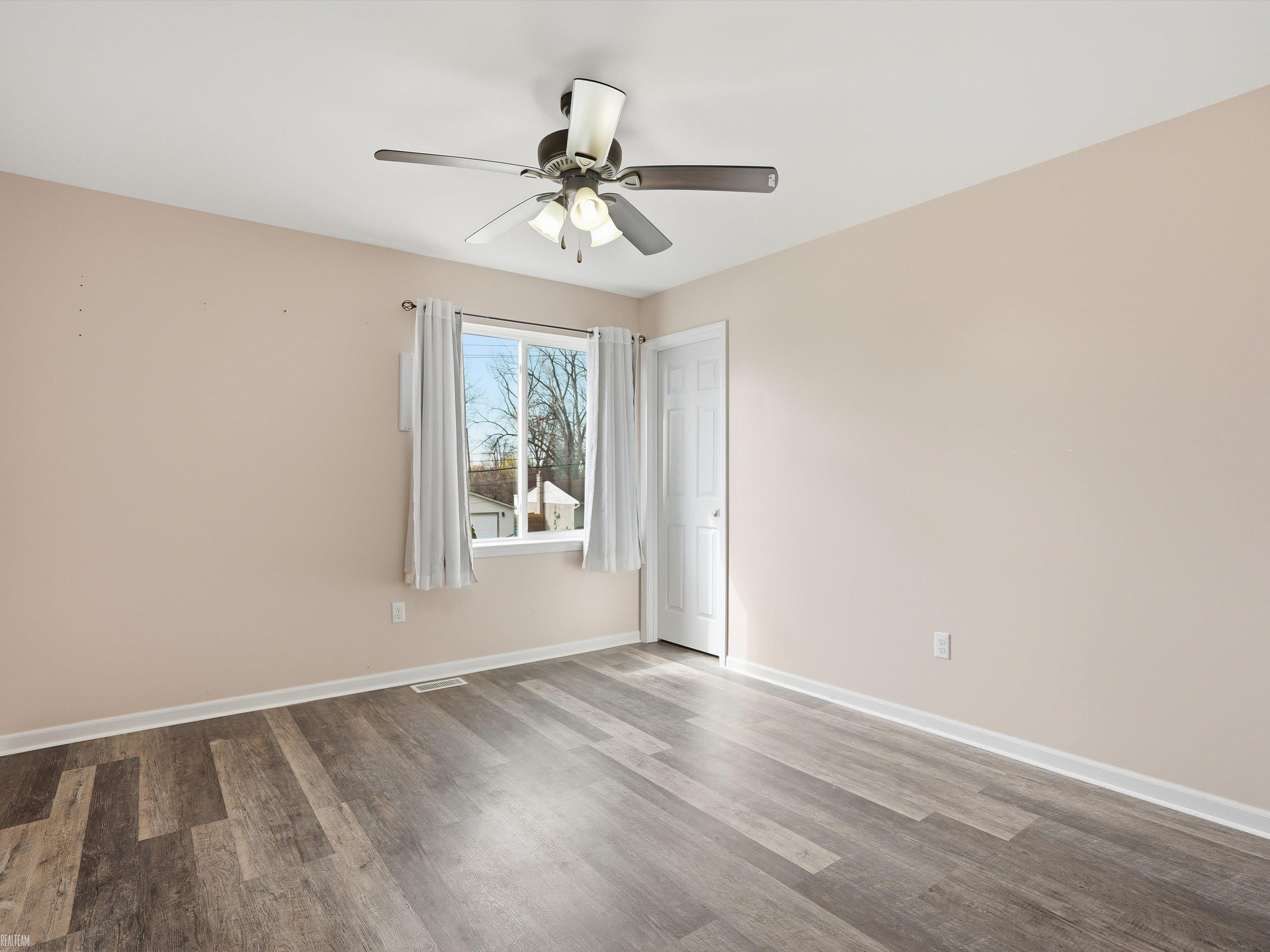 506 W Woodside Avenue, Madison Heights, MI, 48071