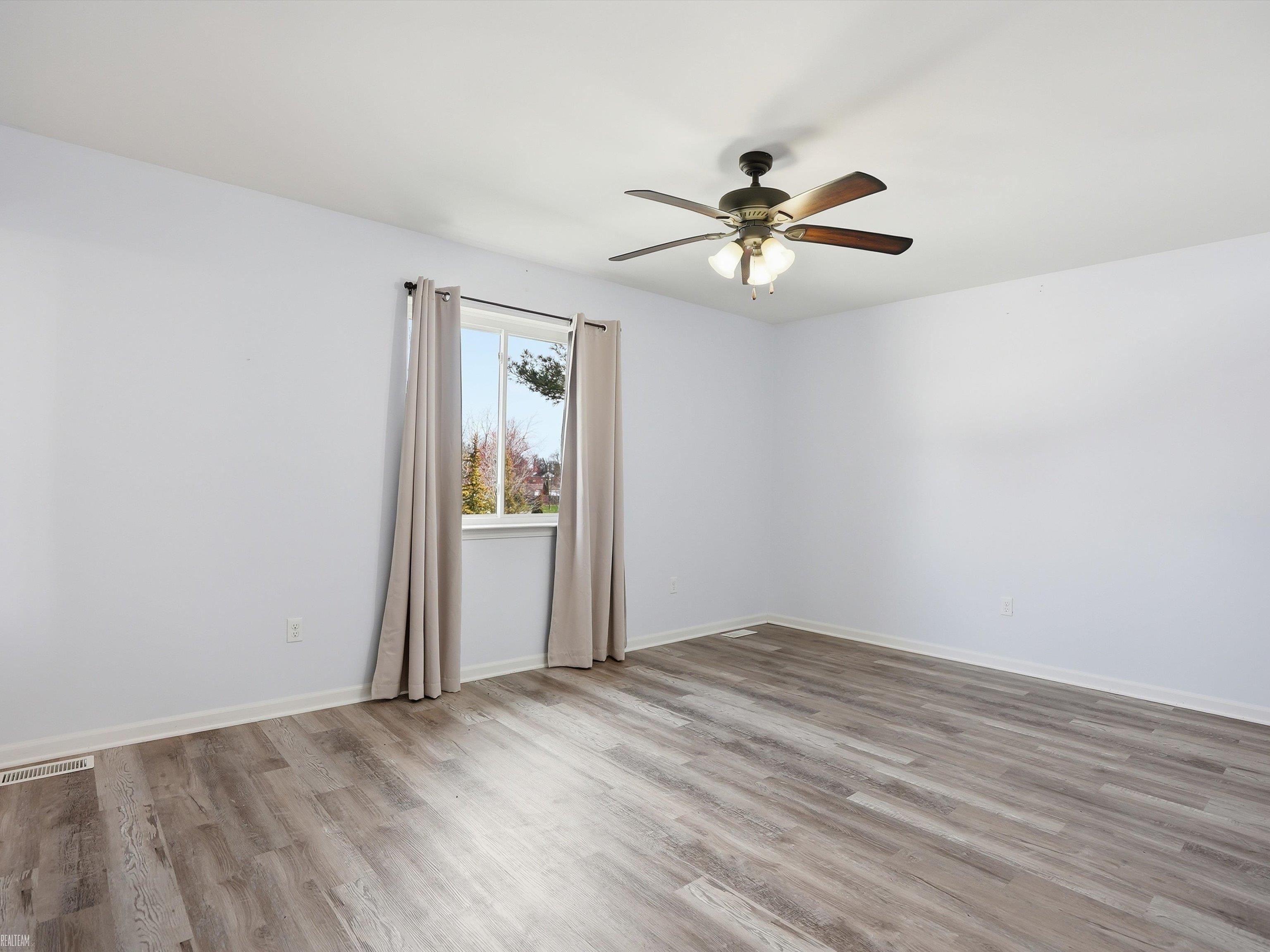 506 W Woodside Avenue, Madison Heights, MI, 48071