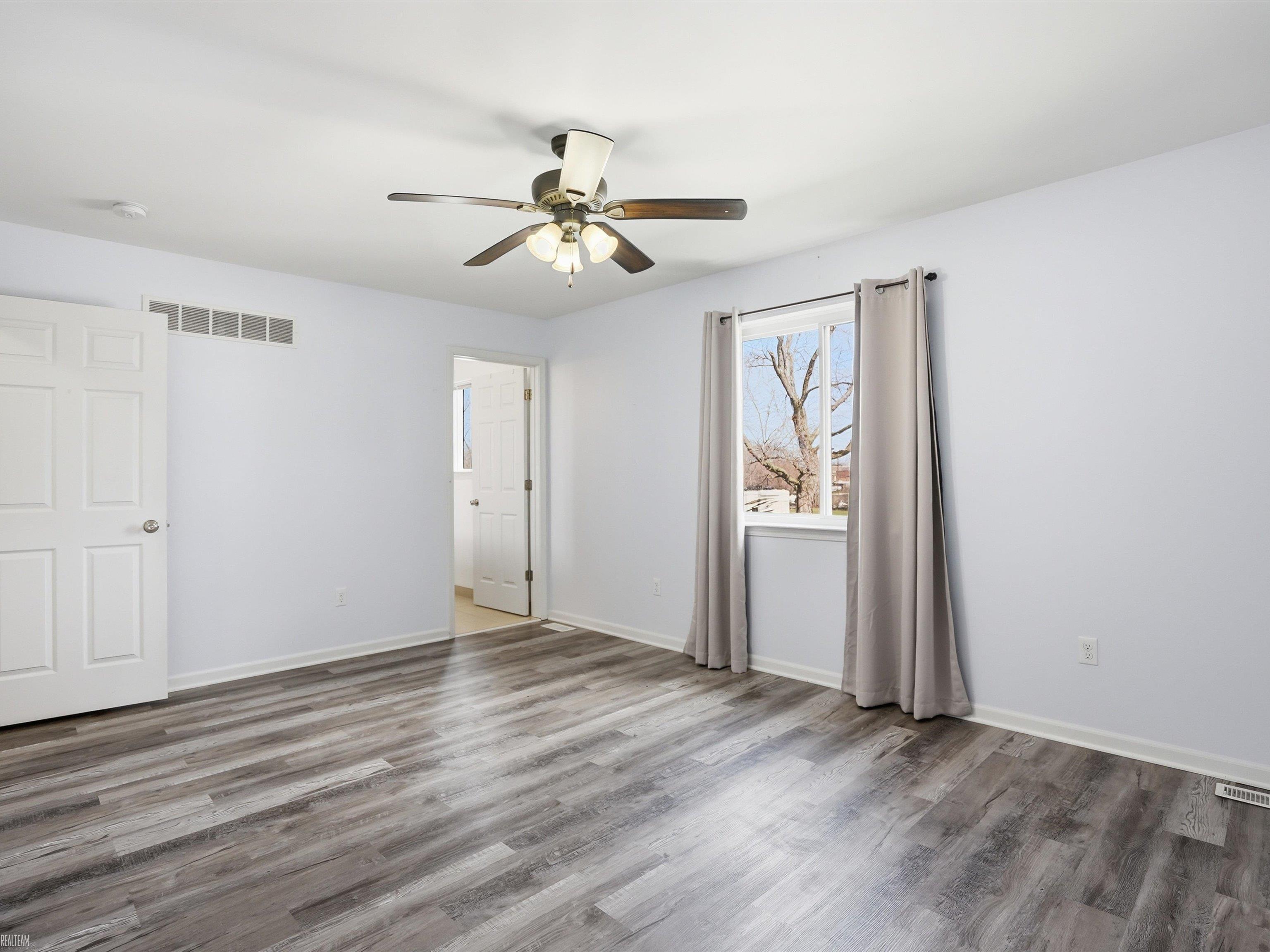 506 W Woodside Avenue, Madison Heights, MI, 48071