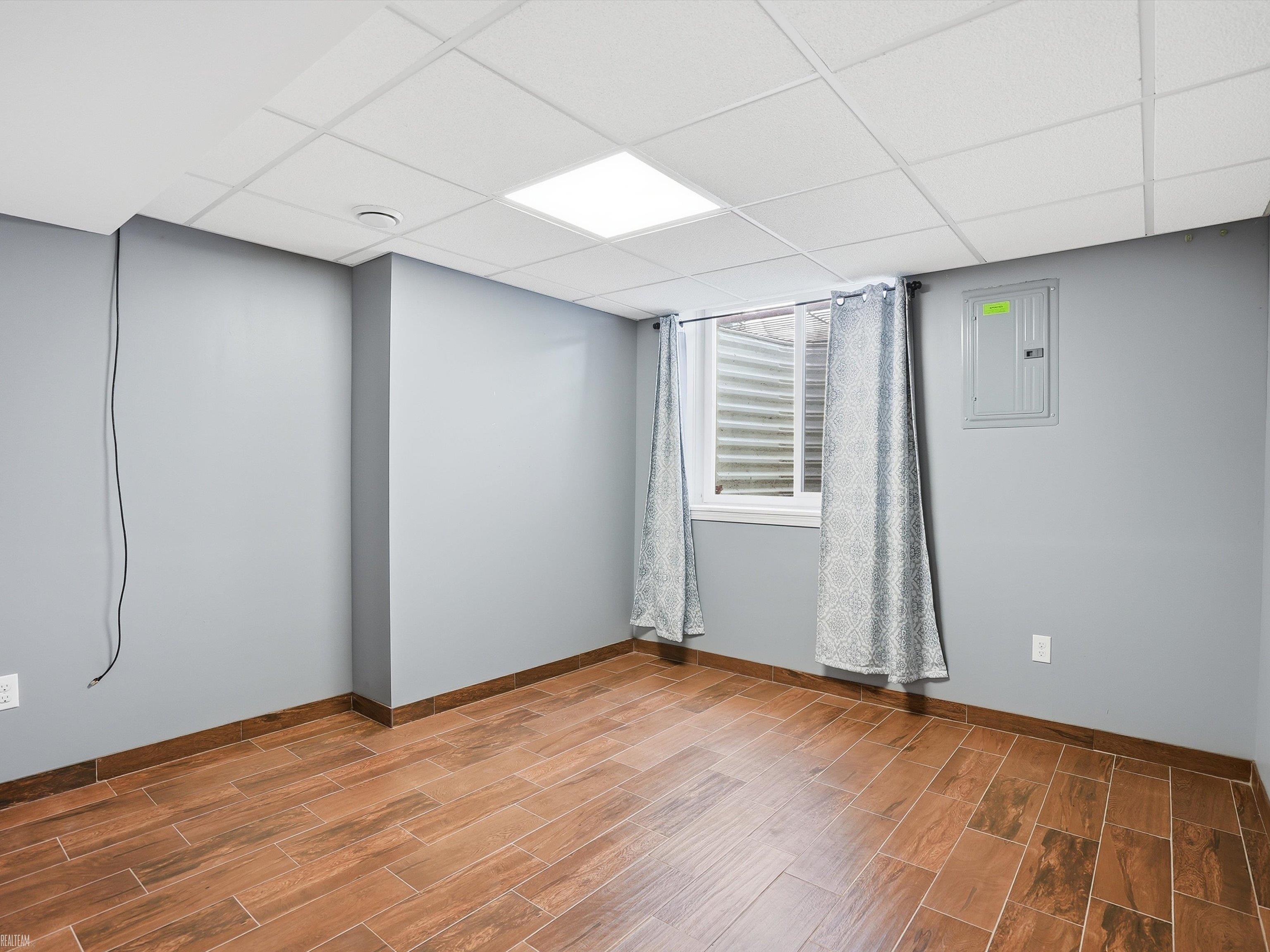 506 W Woodside Avenue, Madison Heights, MI, 48071