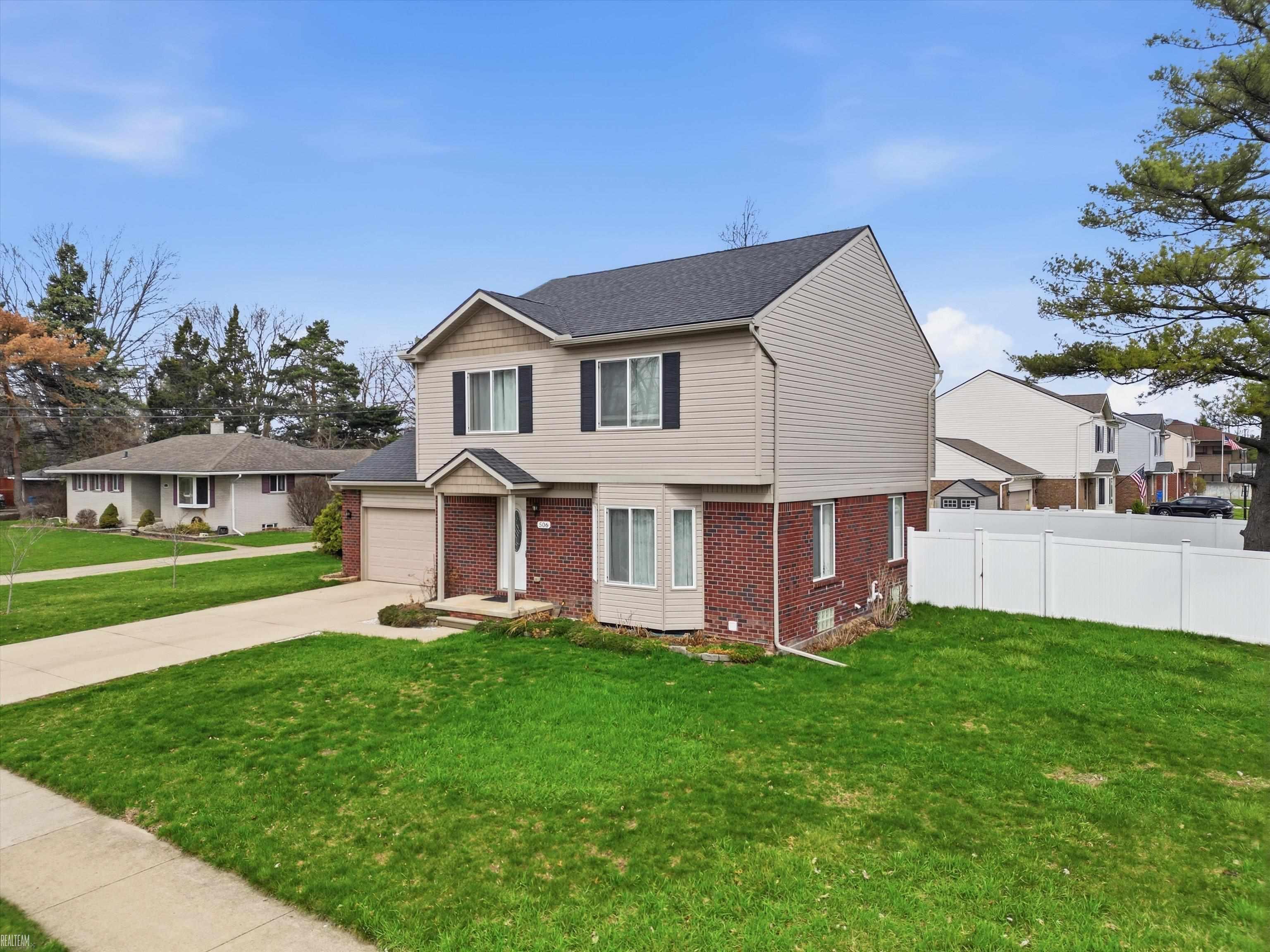 506 W Woodside Avenue, Madison Heights, MI, 48071