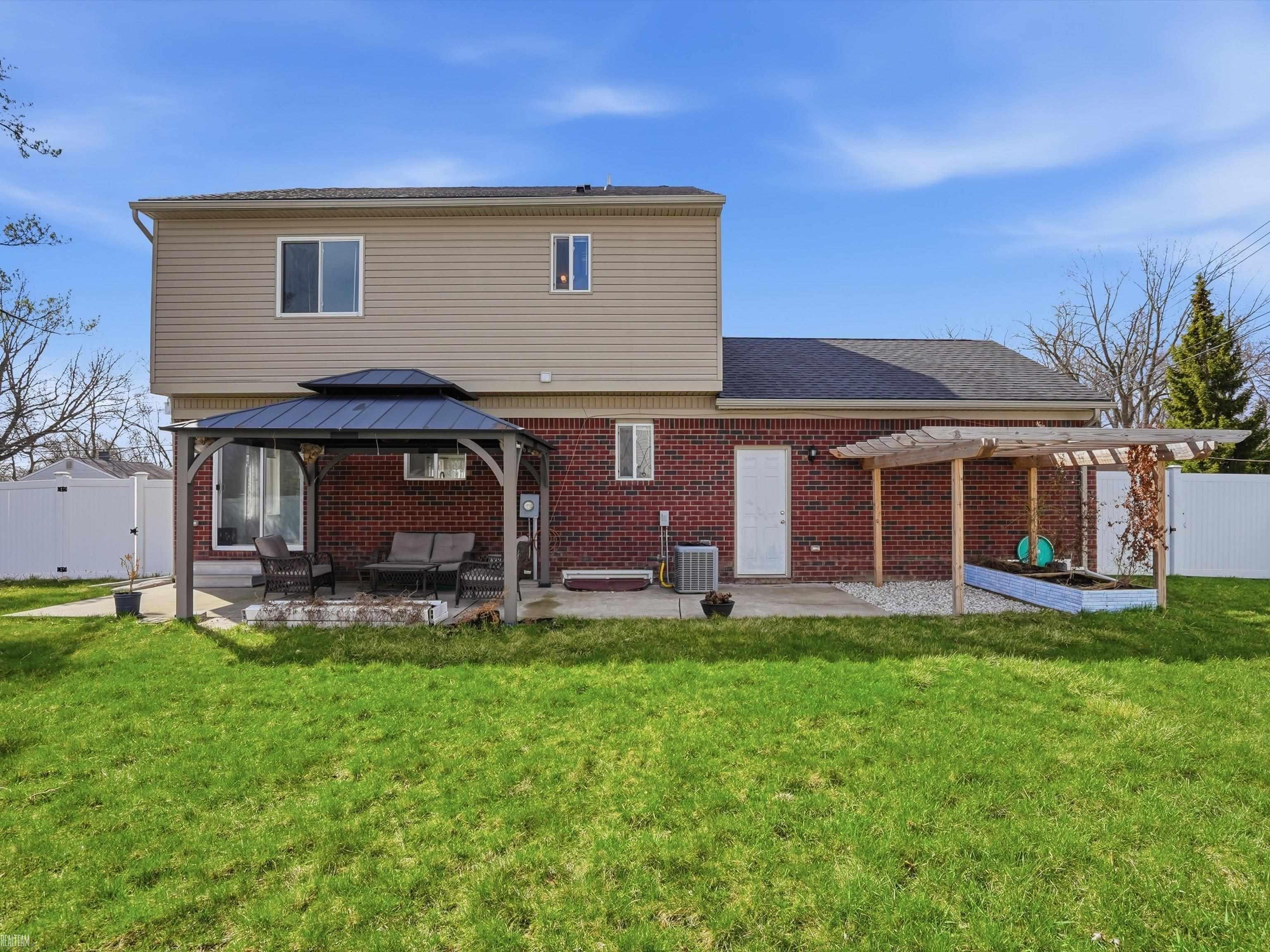 506 W Woodside Avenue, Madison Heights, MI, 48071