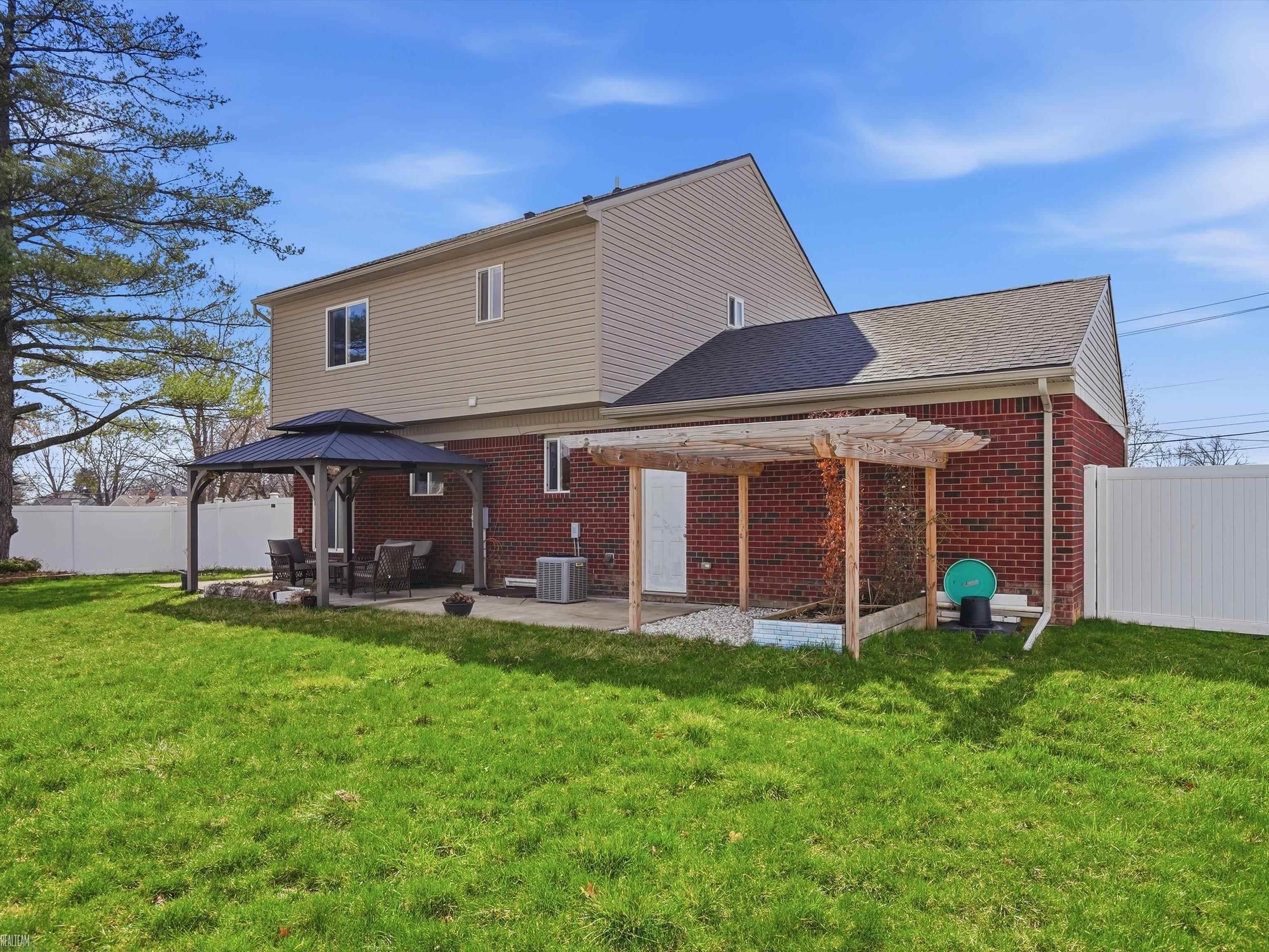 506 W Woodside Avenue, Madison Heights, MI, 48071