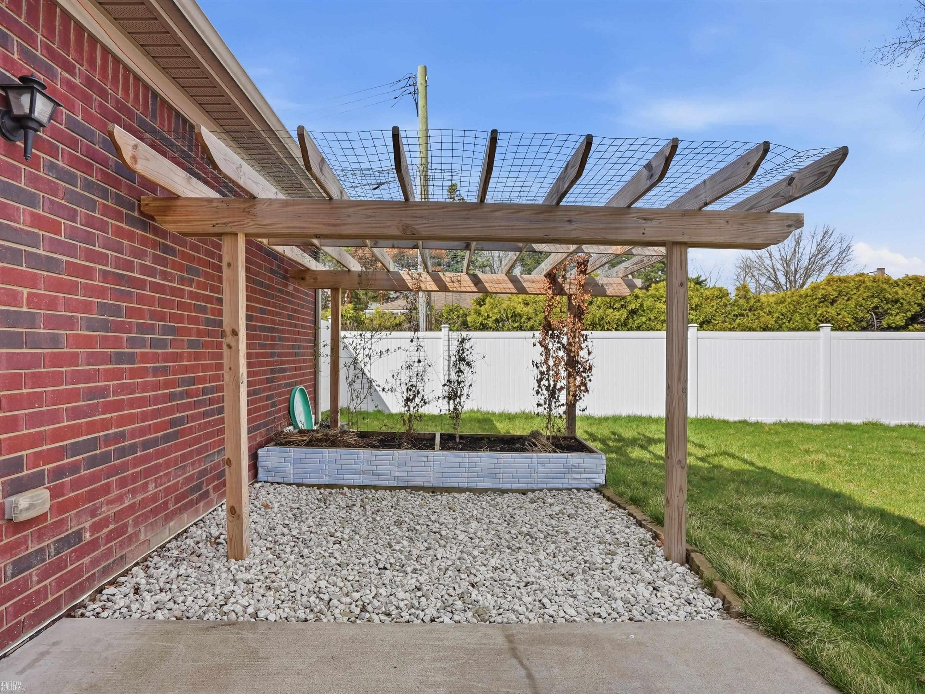 506 W Woodside Avenue, Madison Heights, MI, 48071