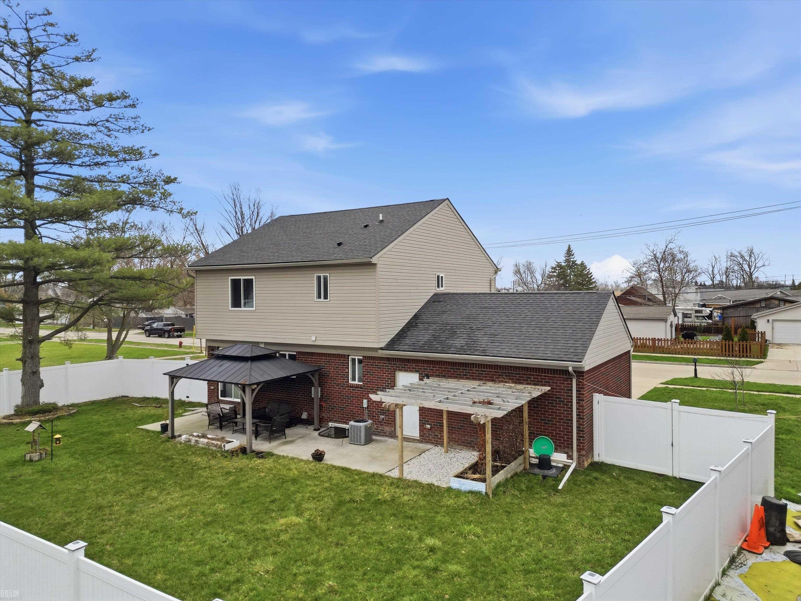 506 W Woodside Avenue, Madison Heights, MI, 48071