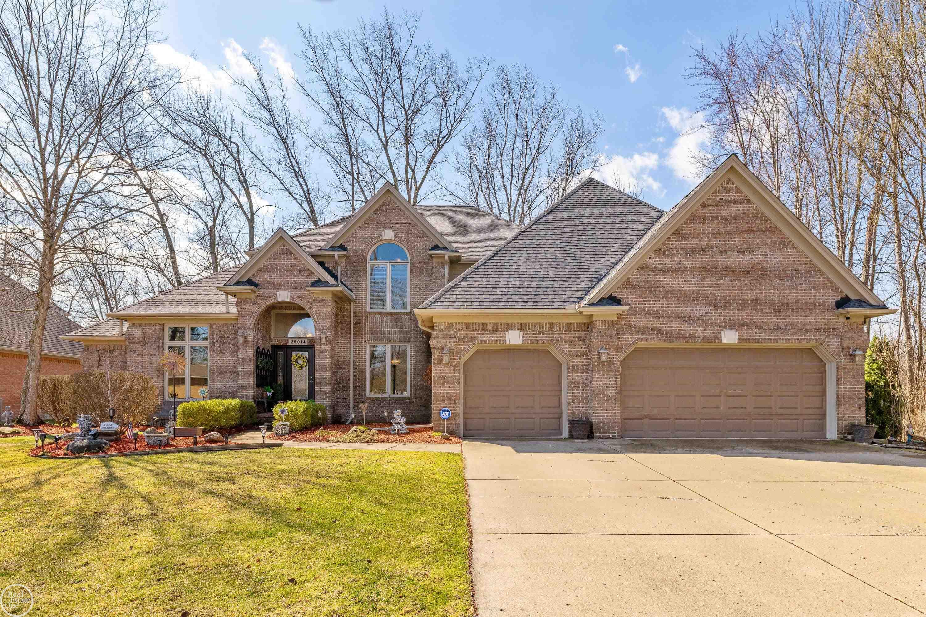 28014 Ashland Avenue, Harrison Twp, MI, 48045