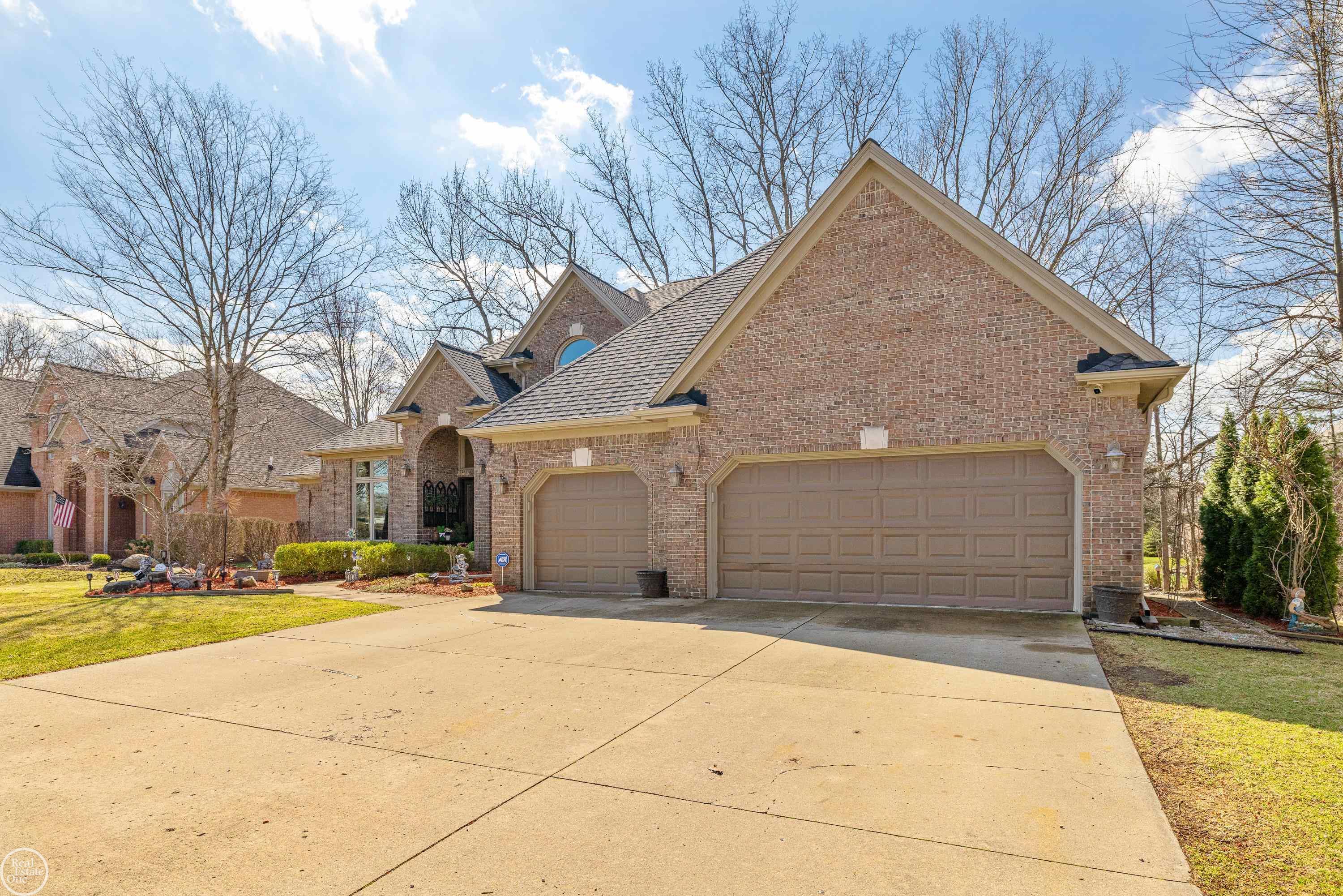 28014 Ashland Avenue, Harrison Twp, MI, 48045