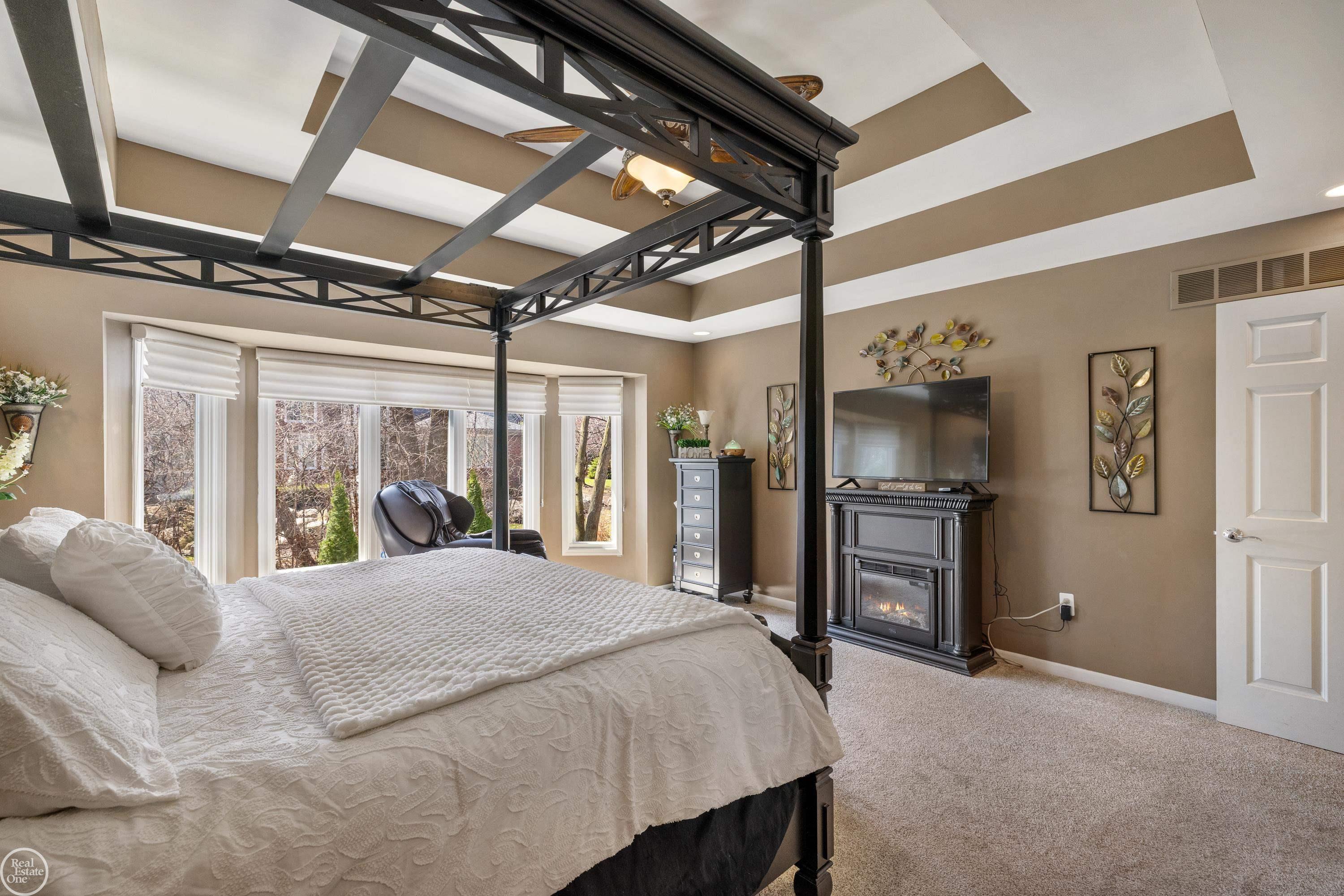 28014 Ashland Avenue, Harrison Twp, MI, 48045