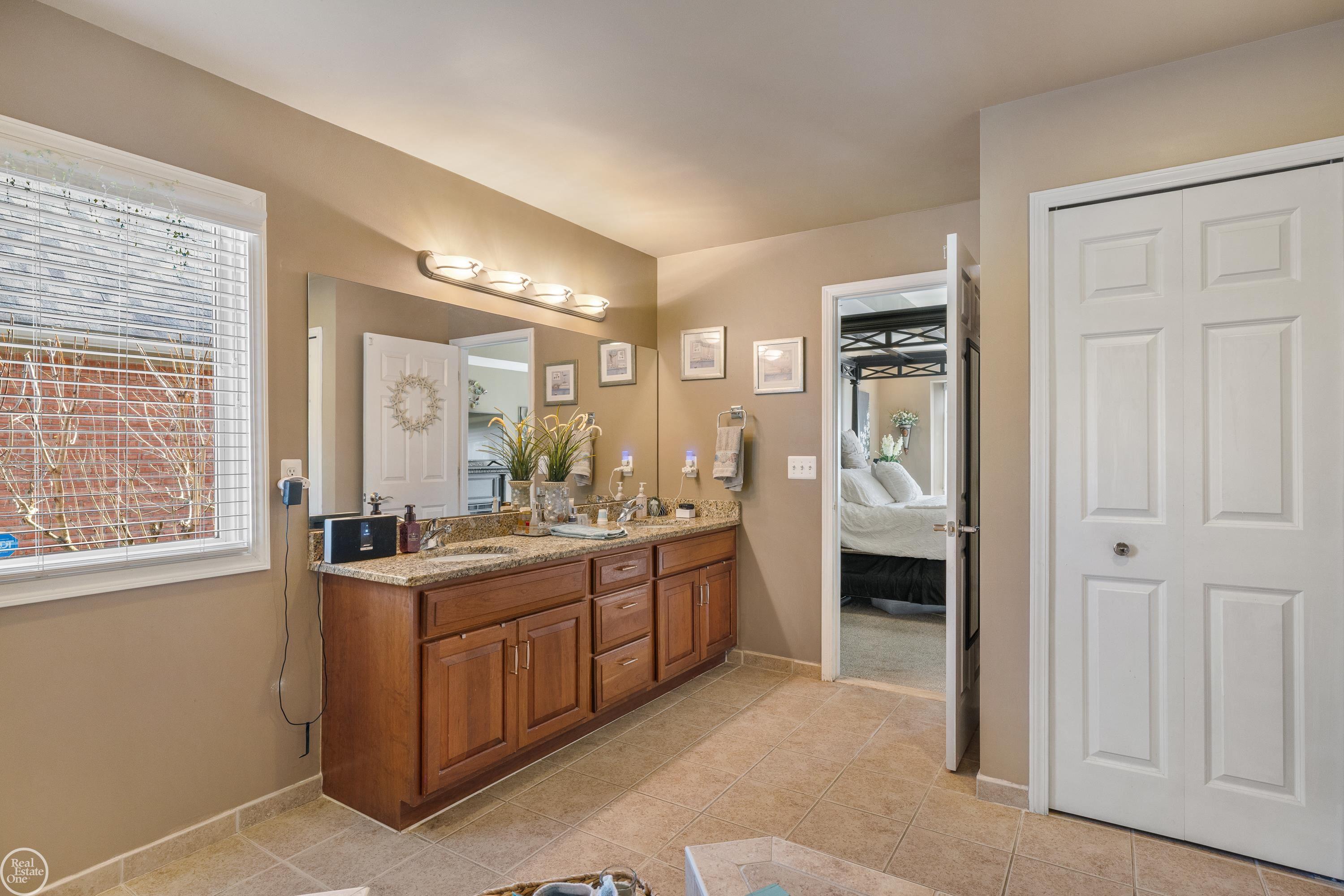 28014 Ashland Avenue, Harrison Twp, MI, 48045