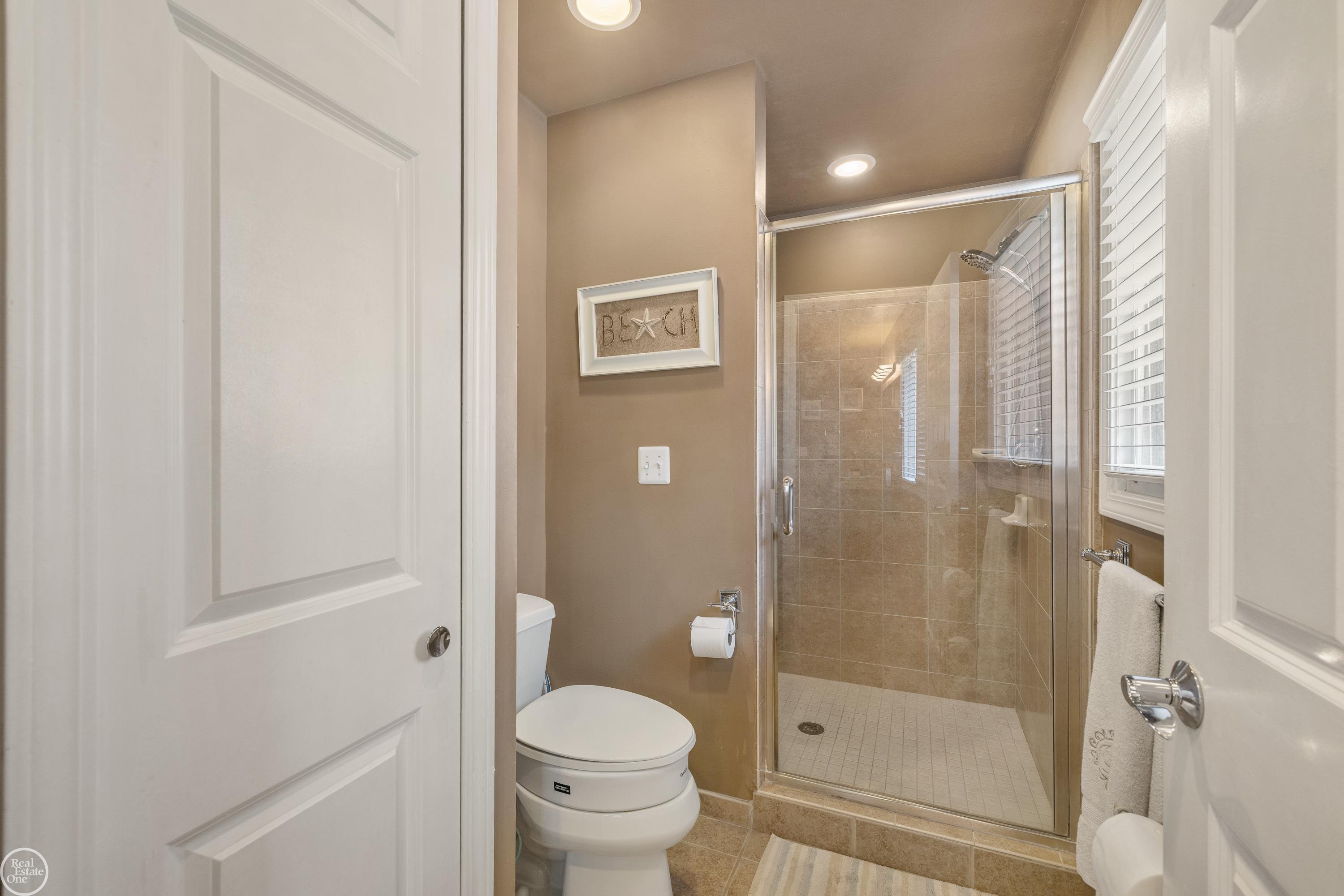 28014 Ashland Avenue, Harrison Twp, MI, 48045